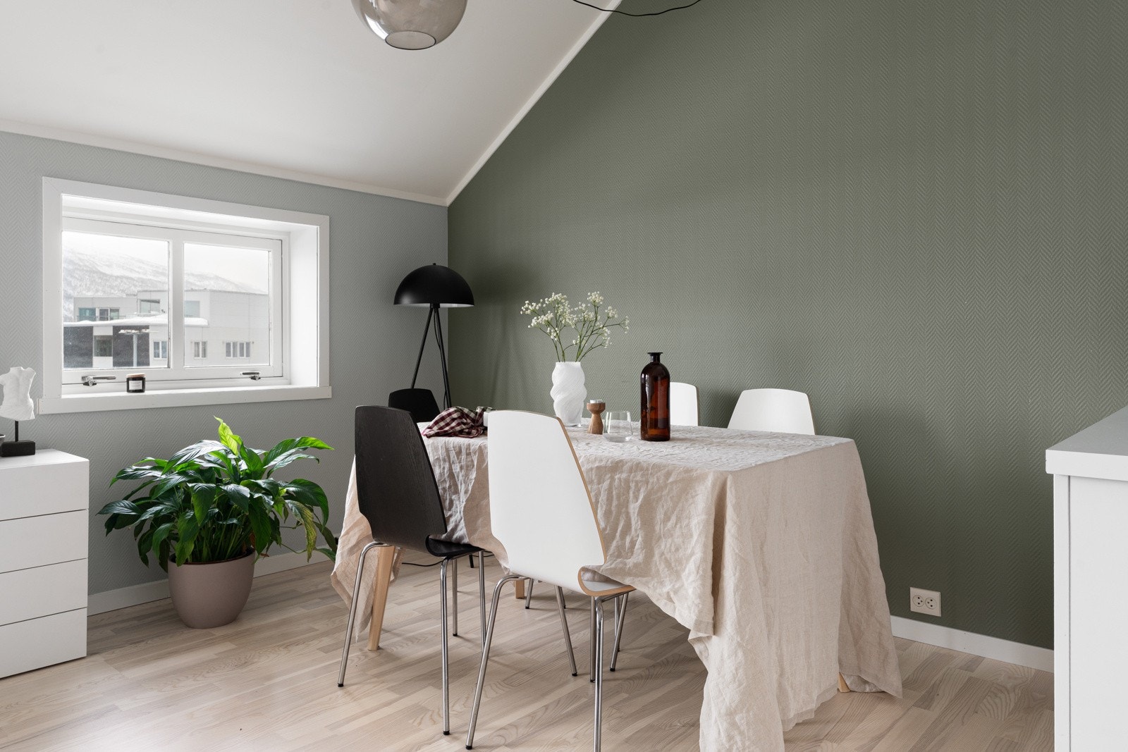 God plass til spisestue. Galleribilde