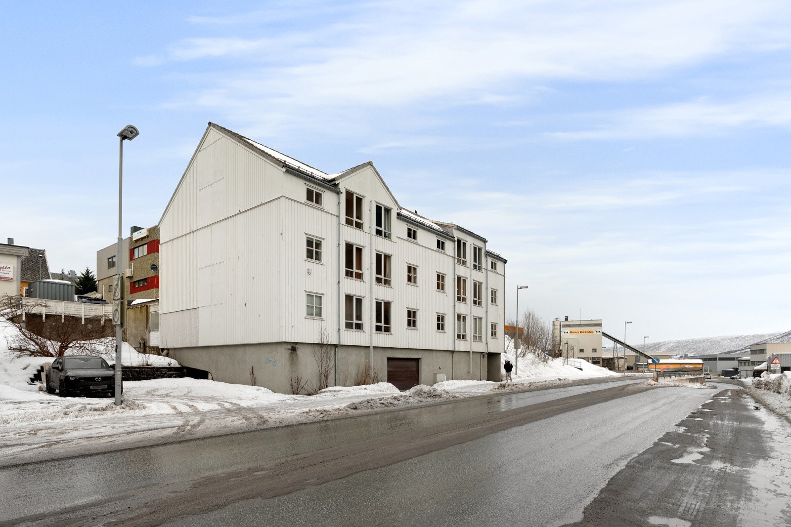 Sentral beliggenhet med nærhet til sentrum og diverse servicetilbud. Galleribilde
