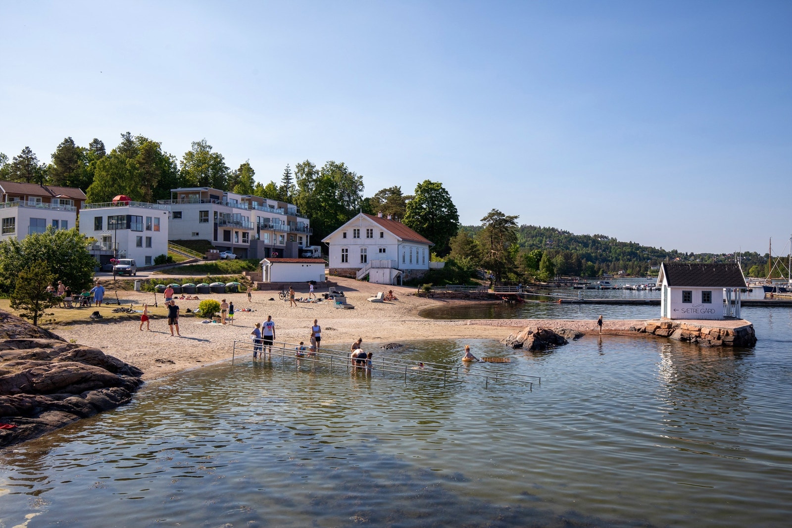 Herlig sommerstemning i Sætre sentrum Galleribilde