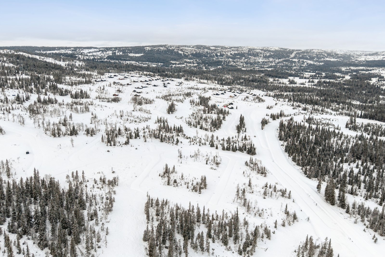 Skeikampen alpinsenter ligger like i nærheten, med 11 heiser og 21 nedfarter for alle ferdighetsnivåer. Galleribilde