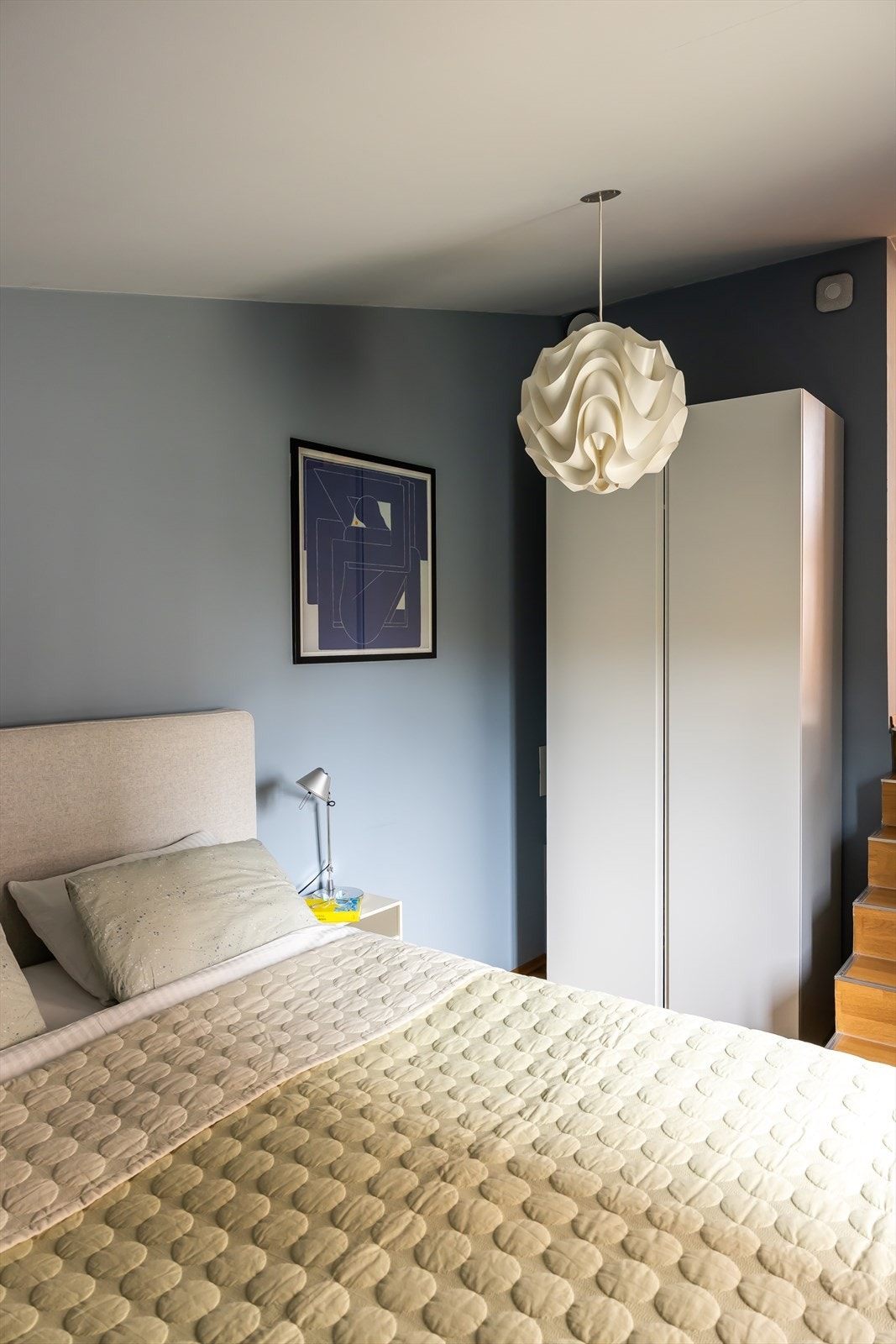 God plass til garderobeskap for effektiv oppbevaring. Galleribilde