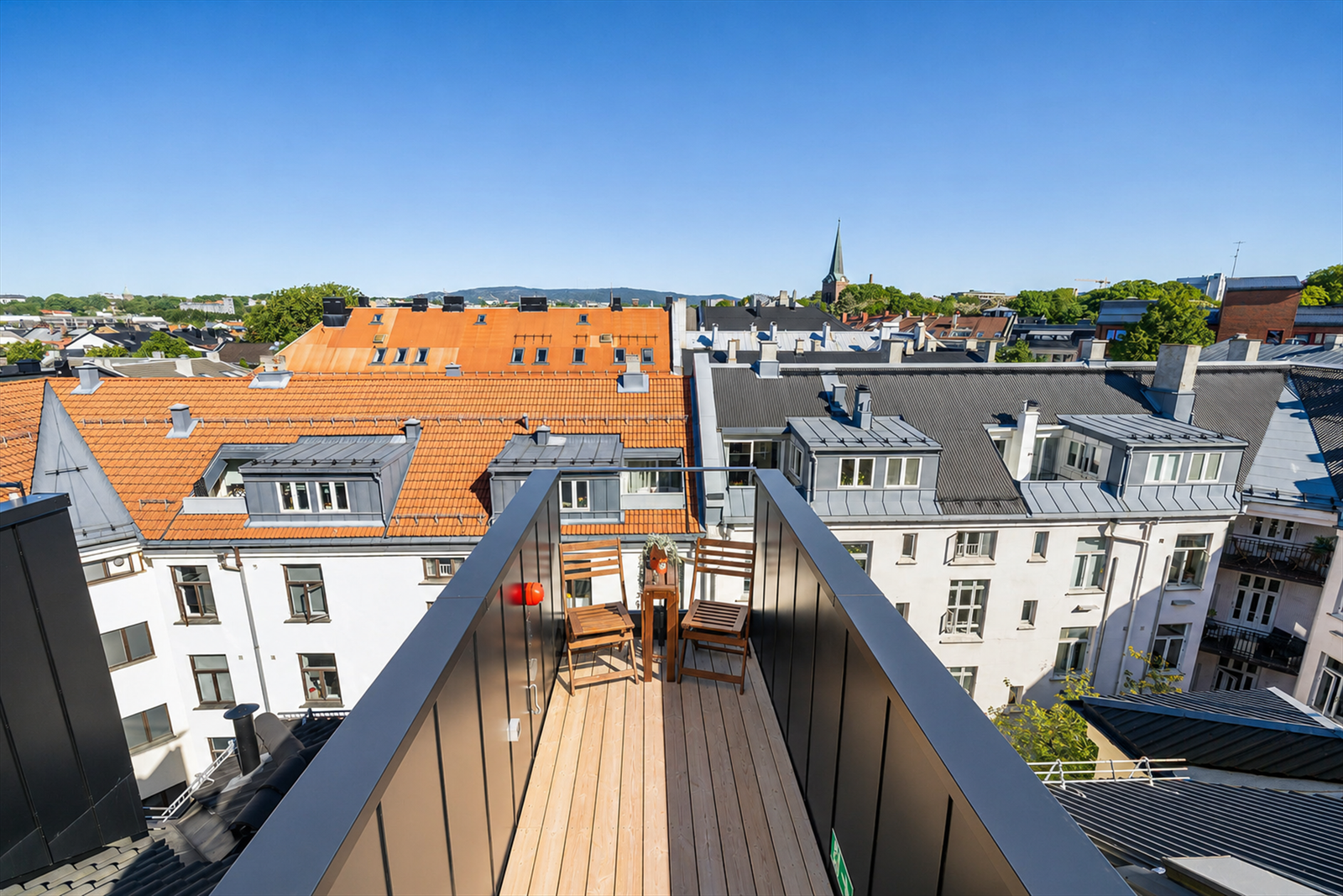 Din egen private takterrasse, med utsikt over byens tak og optimale solforhold Galleribilde