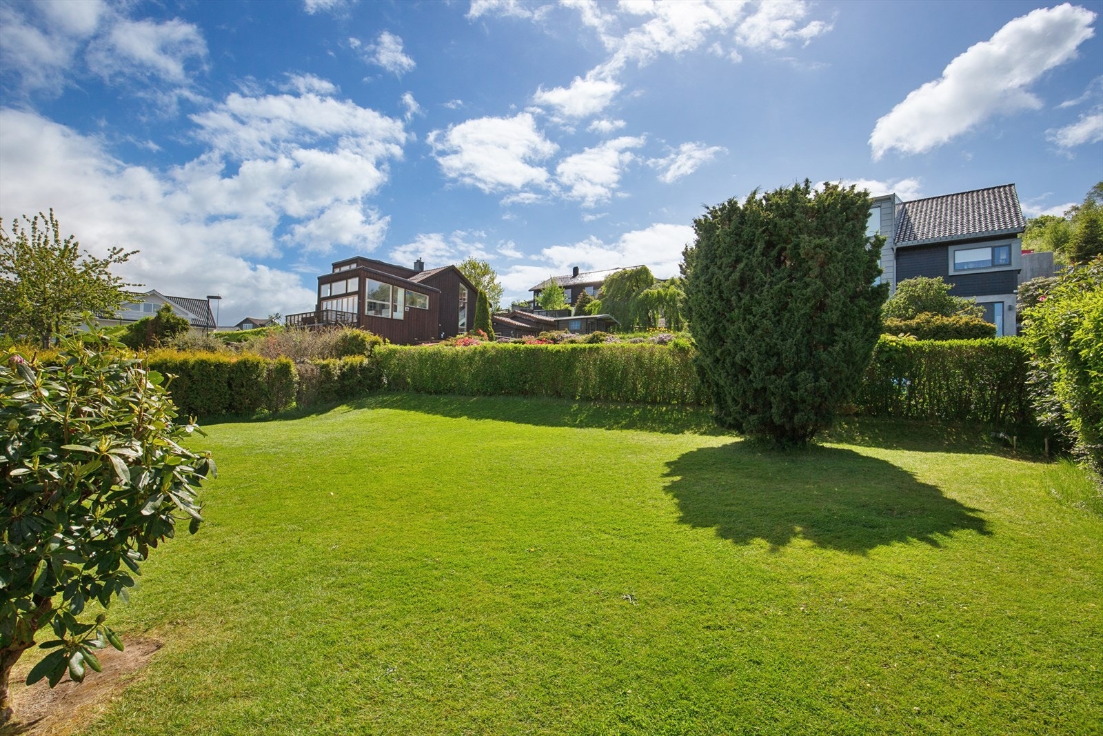 Eiendommen har en skjermet og fredelig hage. Galleribilde