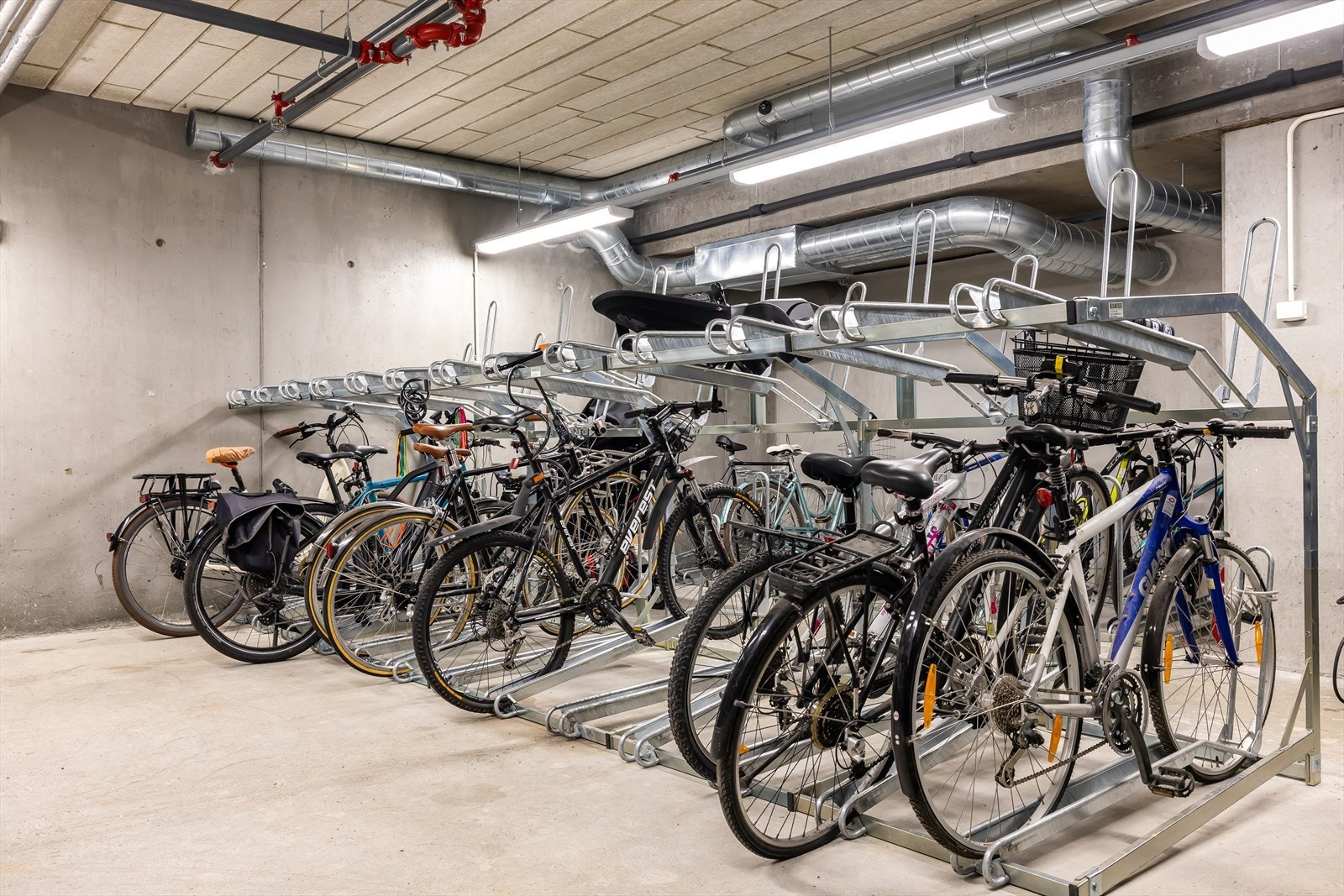Felles sykkelparkering Galleribilde