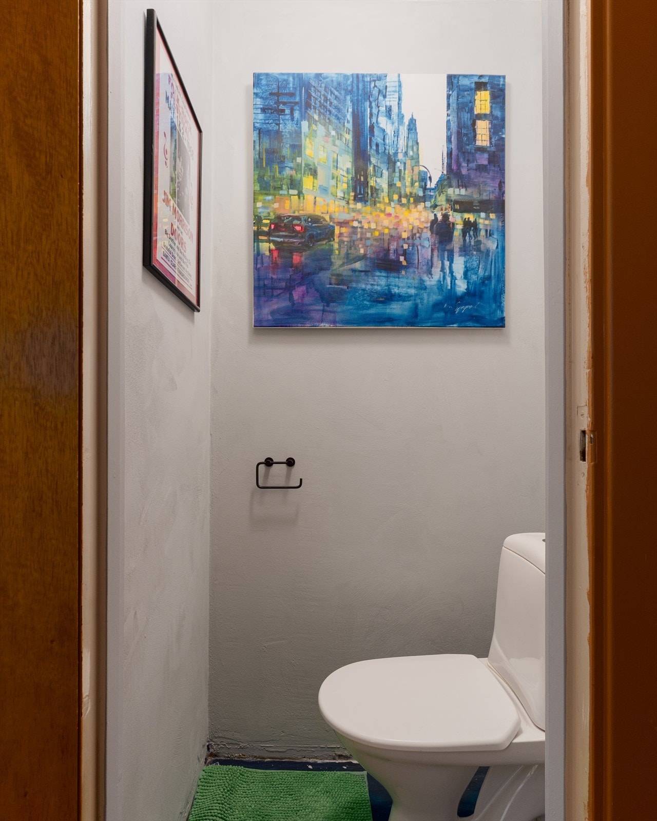 Praktisk separat WC beliggende rett siden av badet. Galleribilde