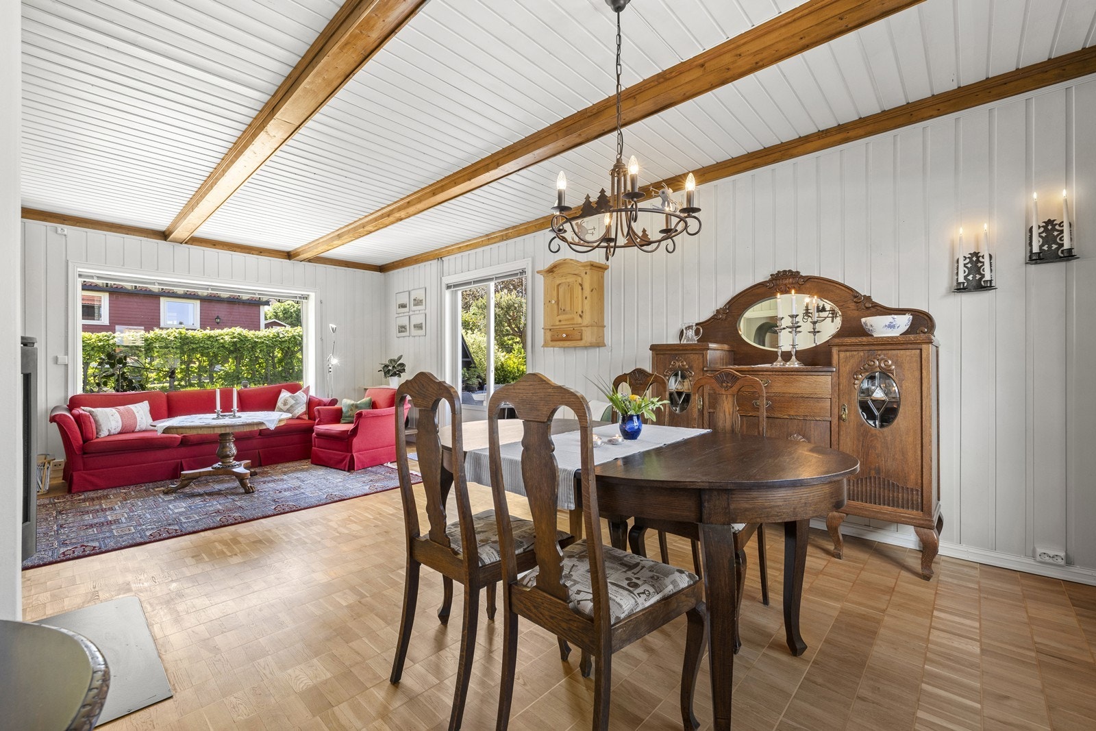 Gjennomgående materialvalg skaper en helhetlig stil i etasjen. Galleribilde