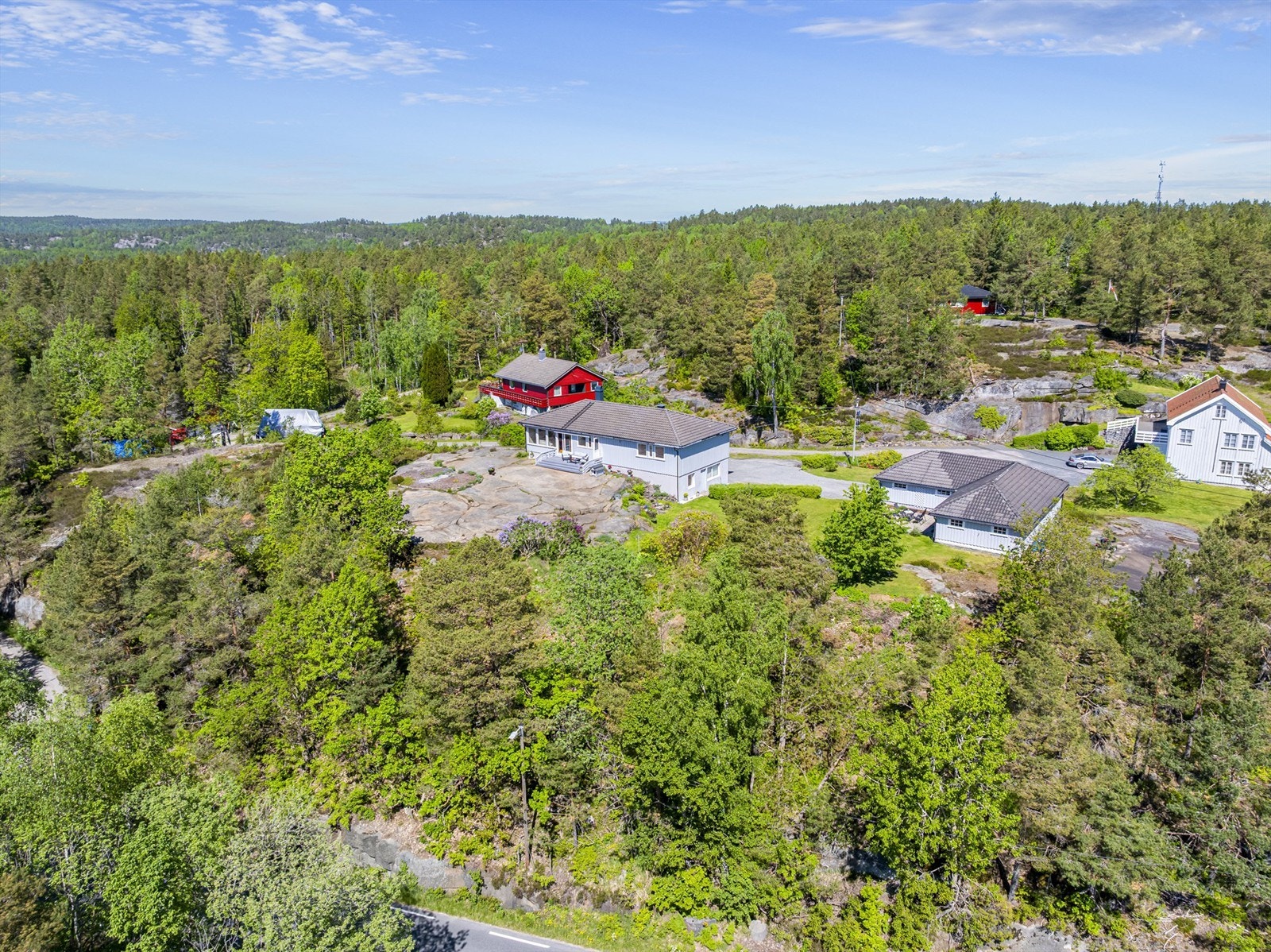 Nærområdet byr på flotte turmuligheter i skog og mark. Galleribilde
