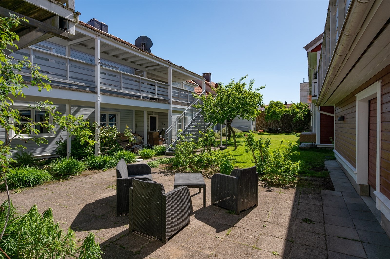 Felles bakgård som kan disponeres av beboerne Galleribilde
