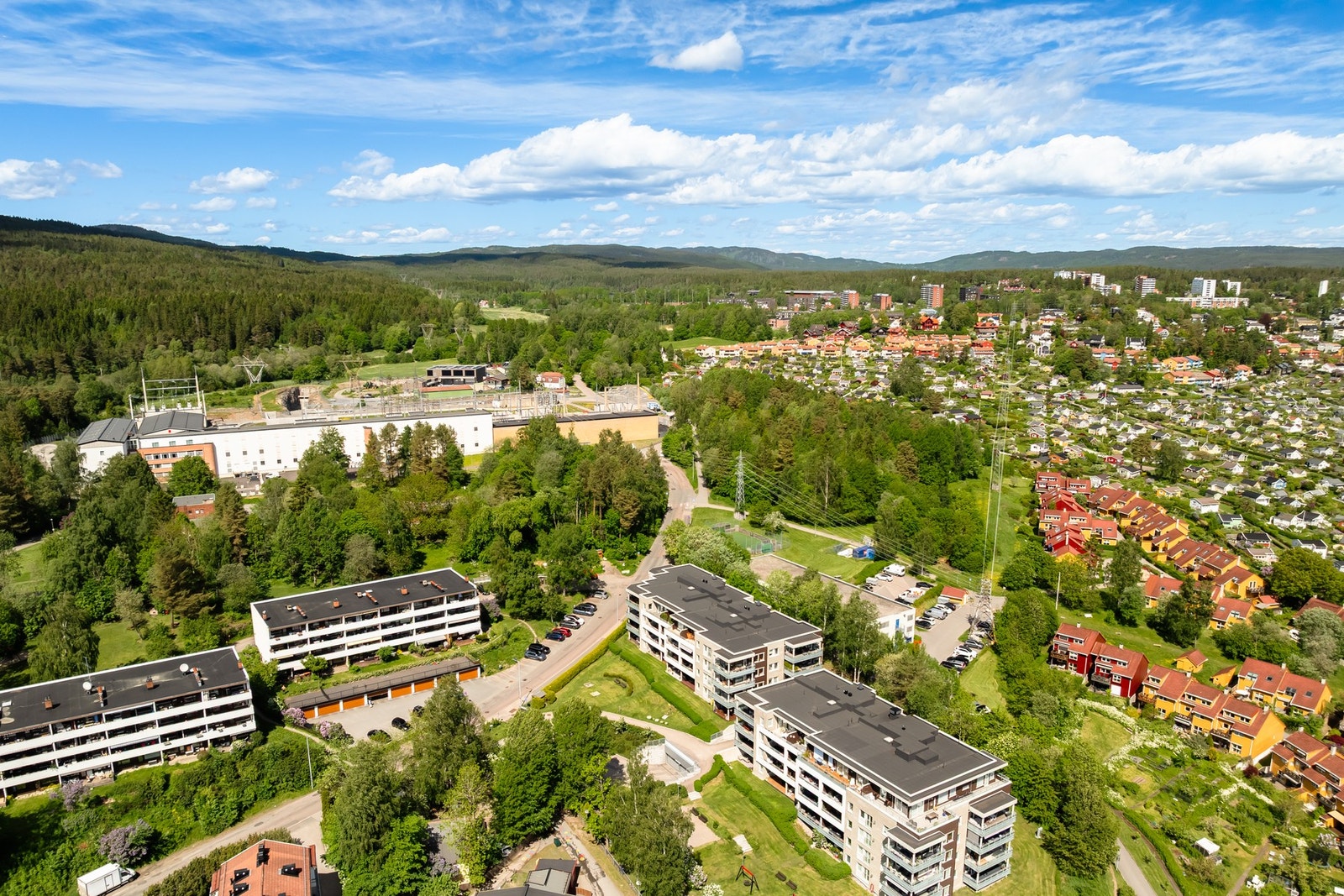 Umiddelbar nærhet til marka med fine turstier, skiløyper og idylliske badestrender. Galleribilde