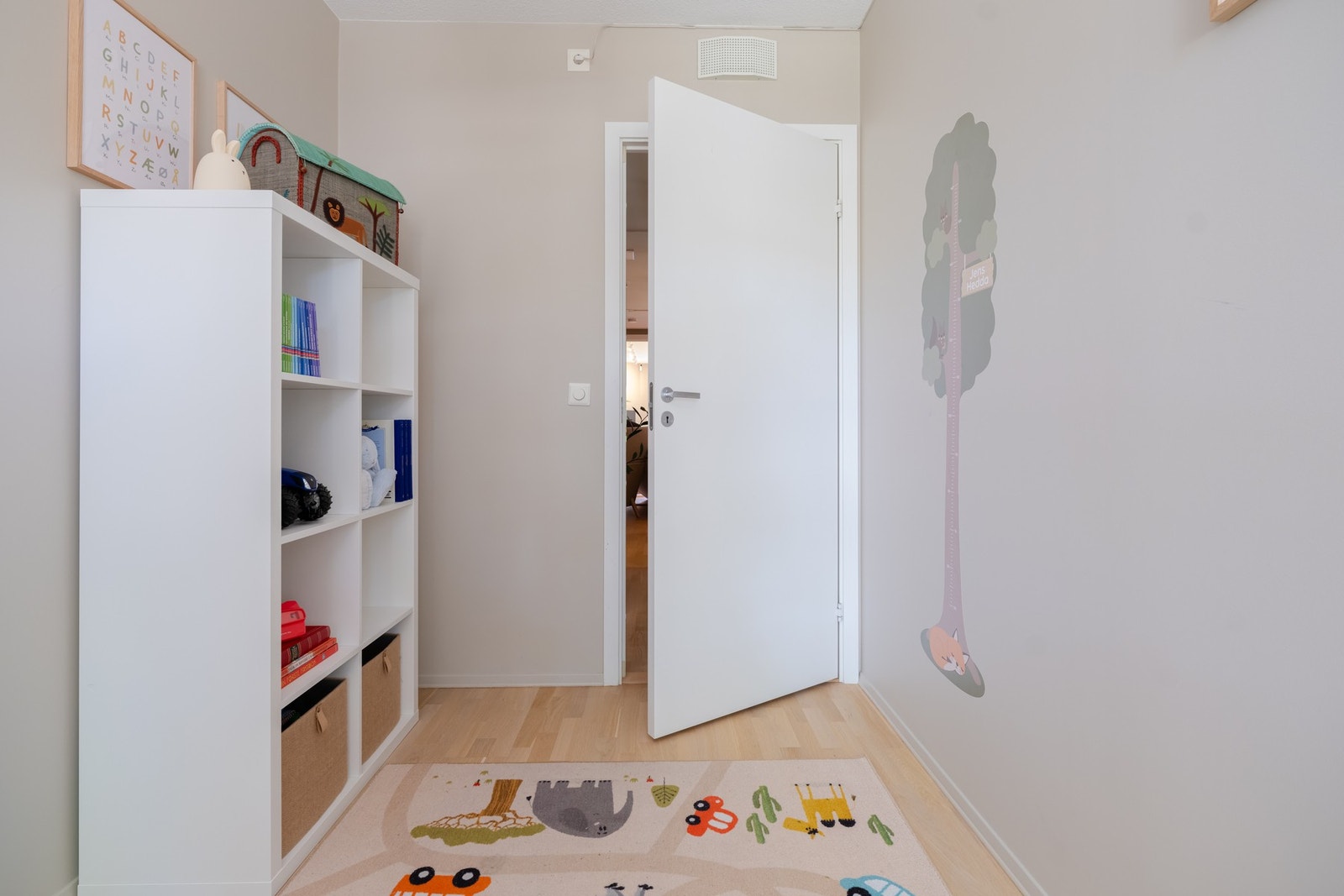 Rommet er perfekt som barnerom, gjesterom og/eller kontor. Alt etter ønske og behov. Galleribilde