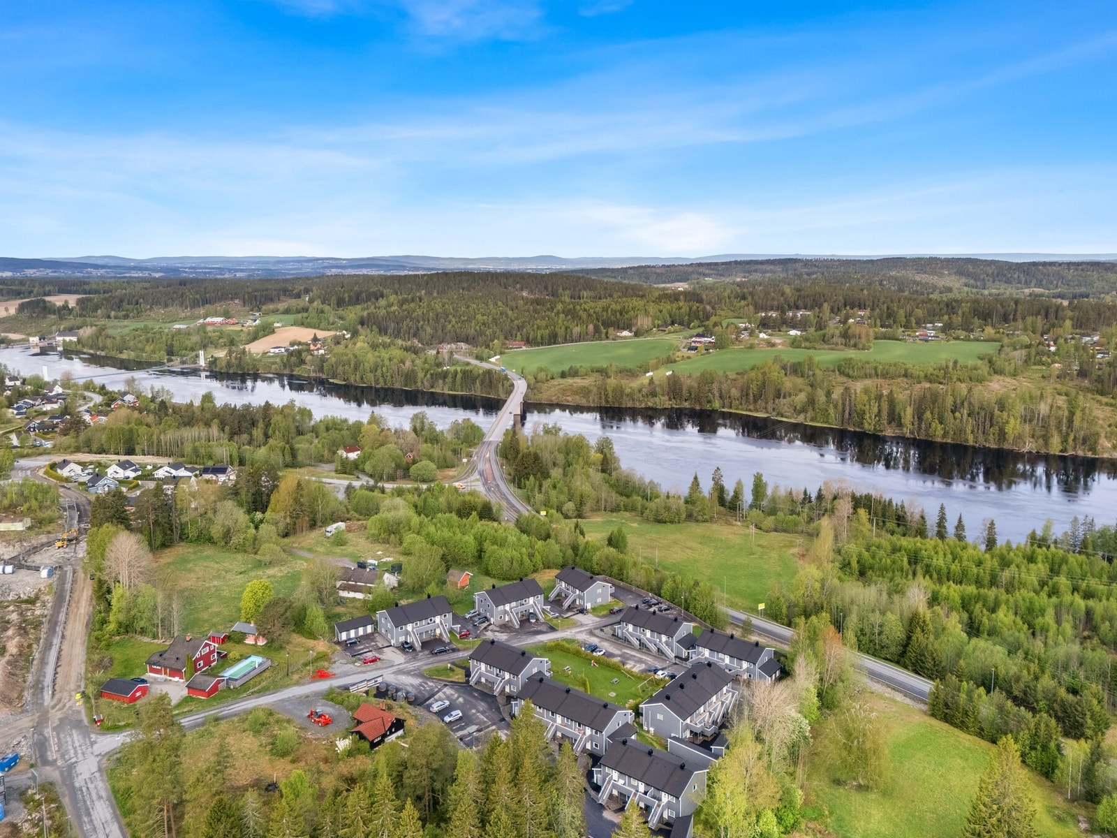 Leiligheten er beliggende på Rånåsfoss med kort avstand til butikker, offentlig kommunikasjon, servicetilbud m.m. Velkommen! Galleribilde