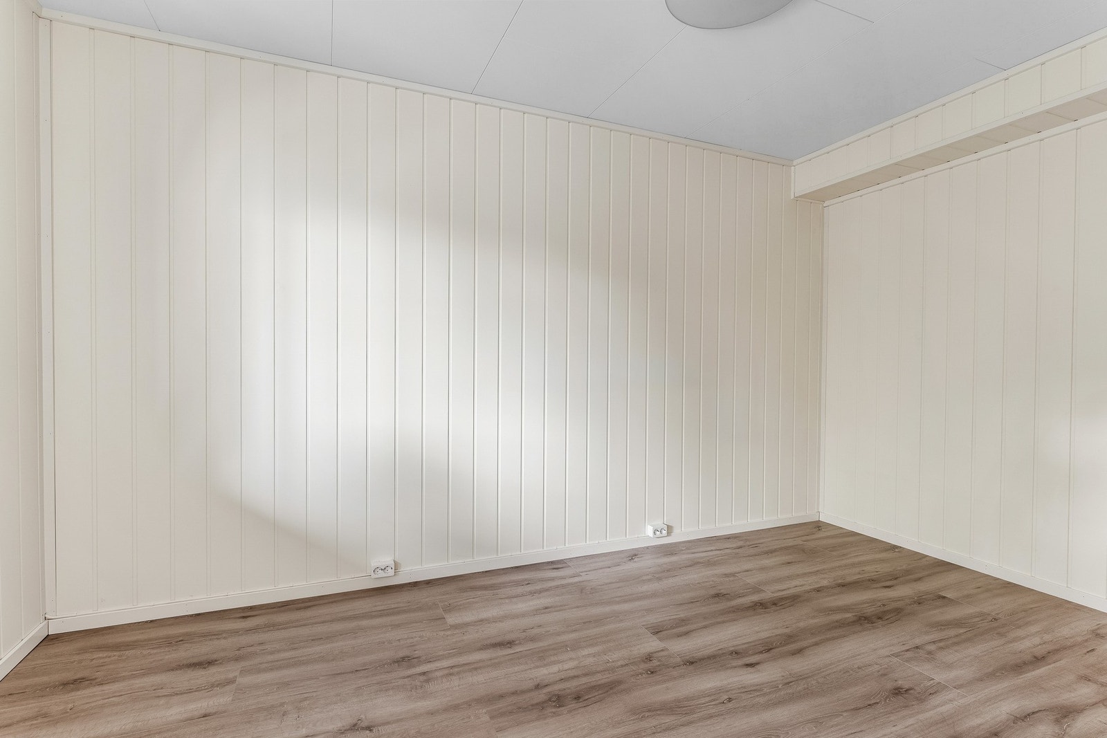 Soverom med plass til seng og nattbord, samt garderbobeløsning etter ønske. Galleribilde