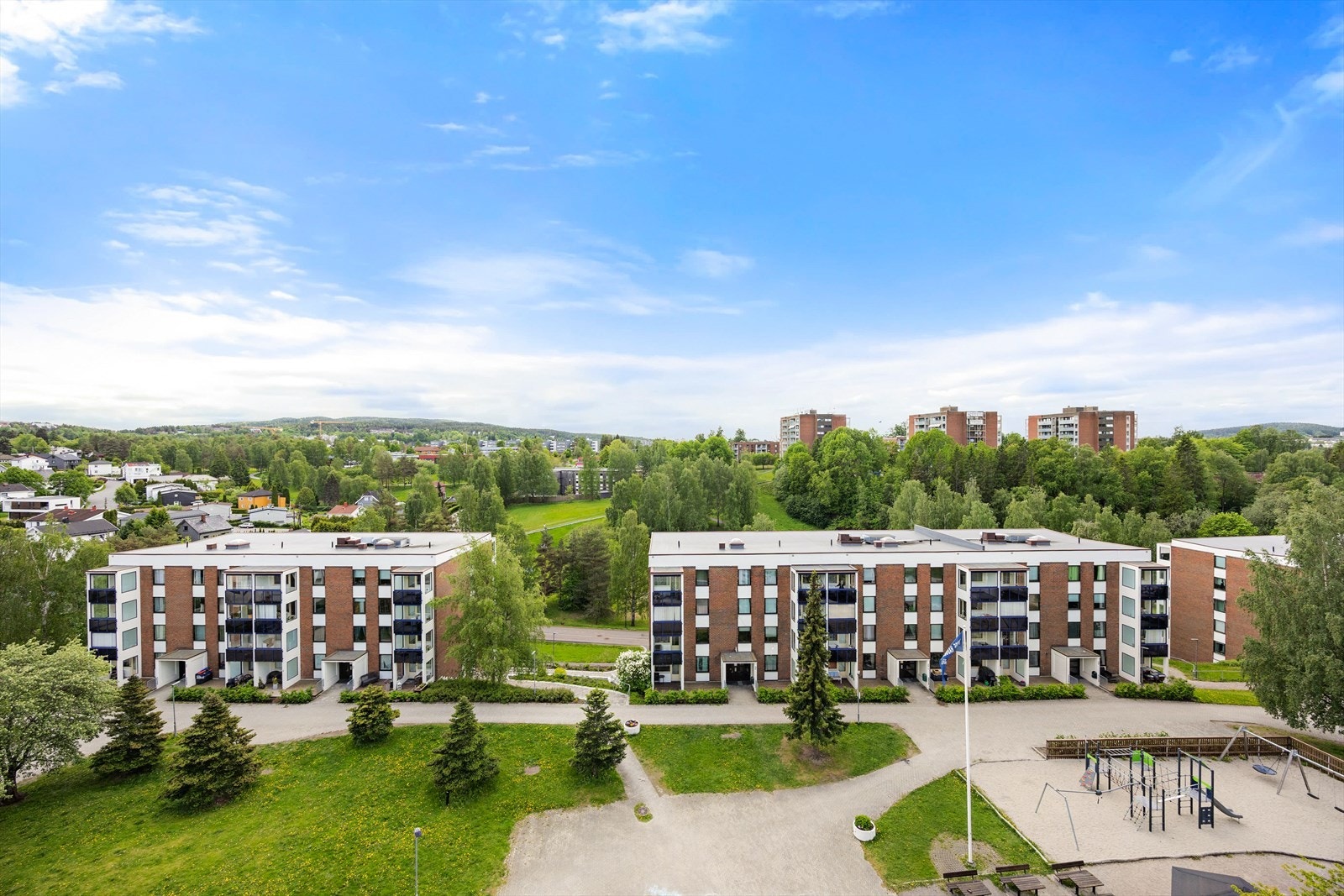 Fra leilighetens 7. etasje er det en åpen og vid utsikt over nærområdet. Galleribilde