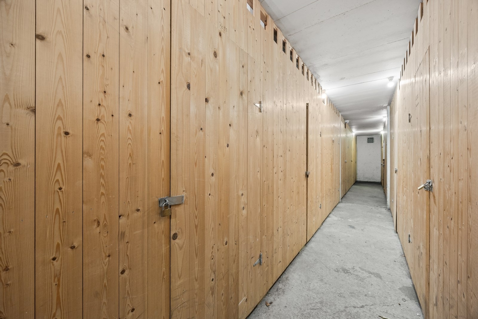 Leiligheten disponerer bod på 5 m² i kjelleren for ekstra lagringsplass. Galleribilde