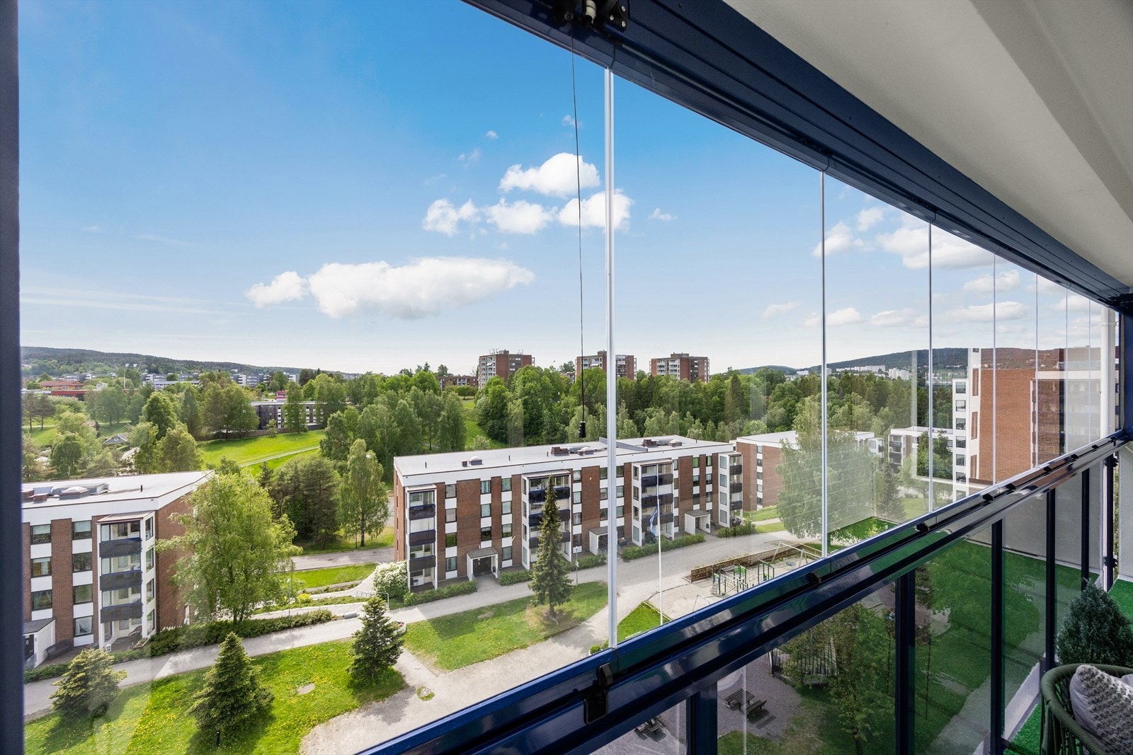 Dagligvarebutikker som Kiwi og Rema 1000 ligger kun en kort spasertur unna. Galleribilde