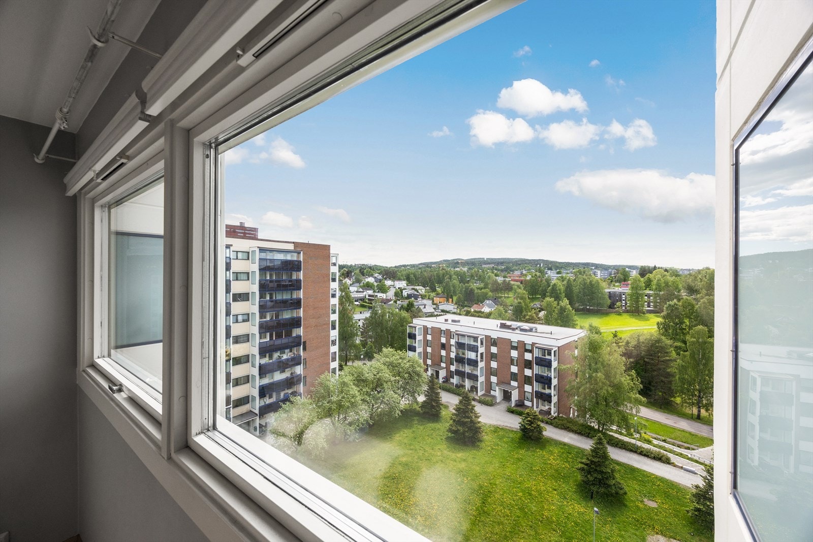 Fra leiligheten er det kun tre minutters gange til Haugenstua stasjon, med hyppige avganger mot Oslo S. Galleribilde