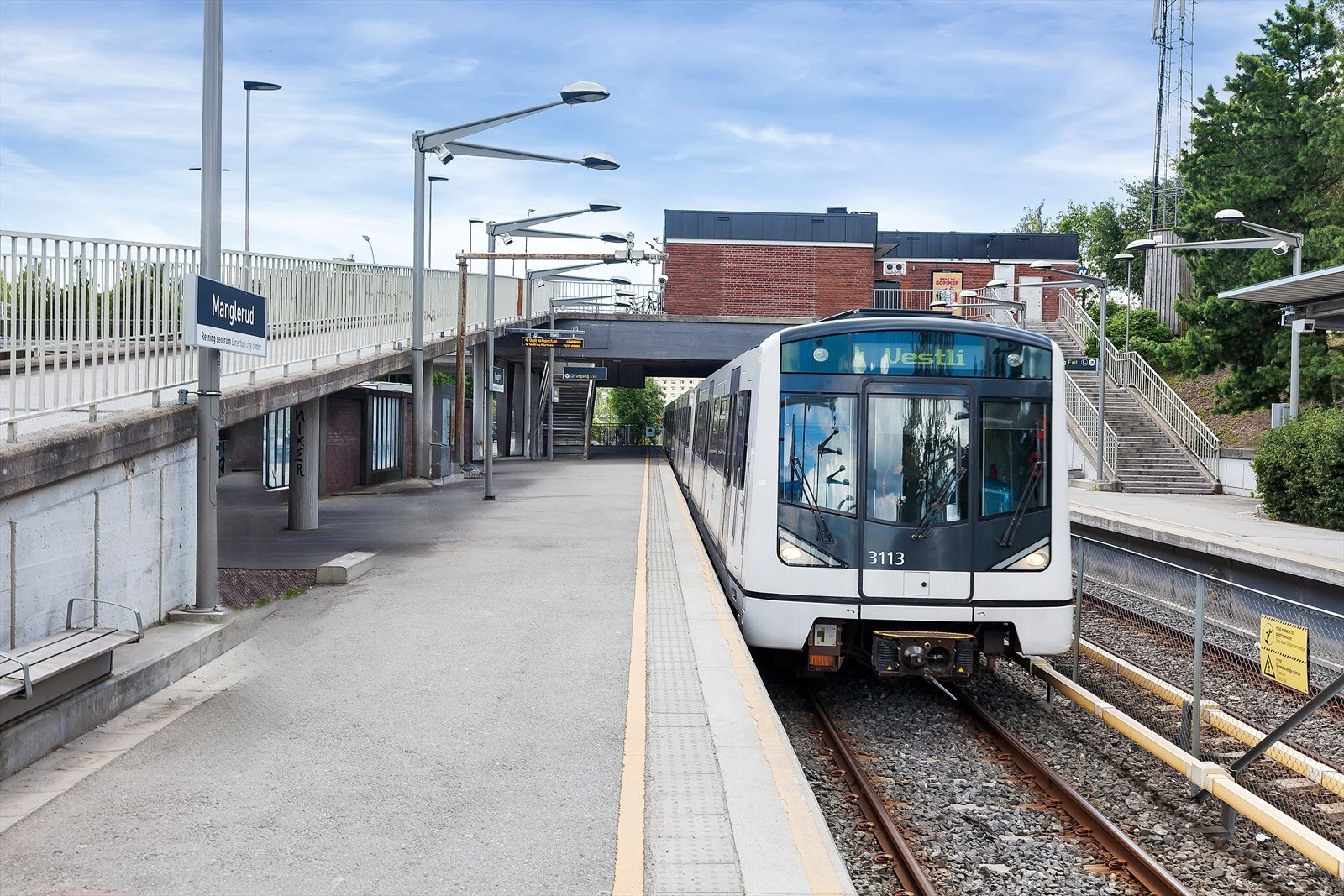 Fra Manglerud stasjon, kun 6 minutter unna, tar T-banen deg raskt til sentrum. Galleribilde