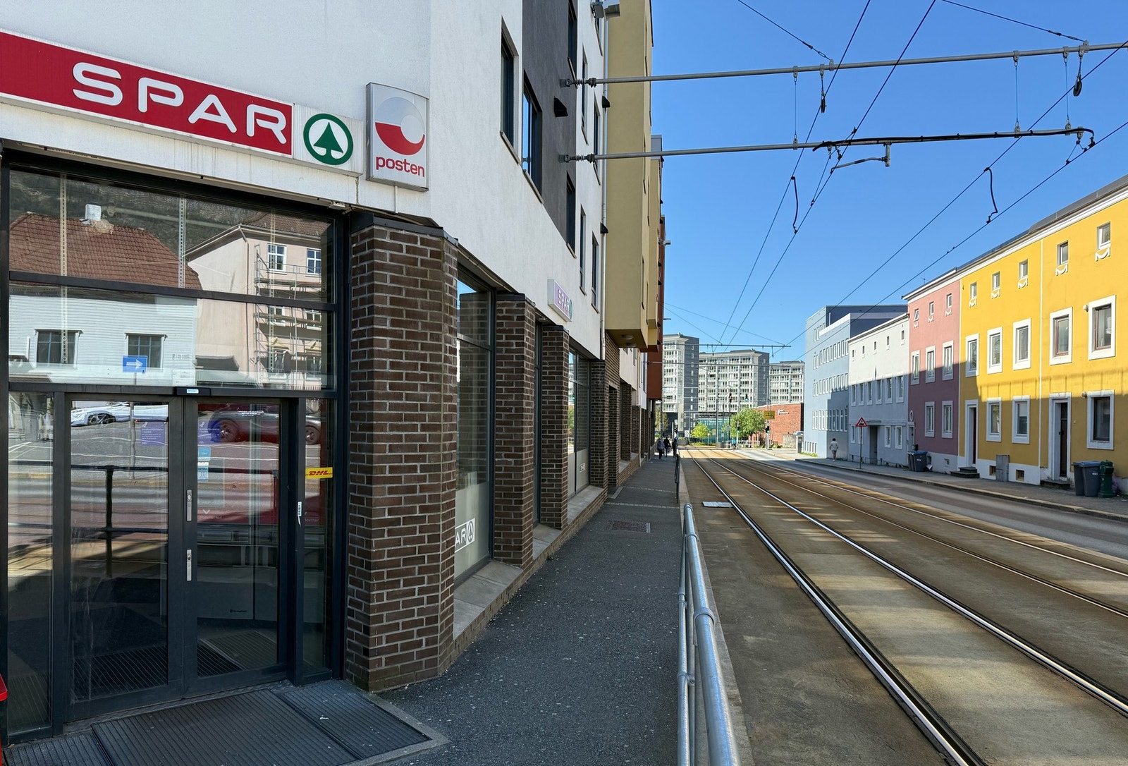 Spar dagligvareforretning ligger i umiddelbar nærhet. Galleribilde