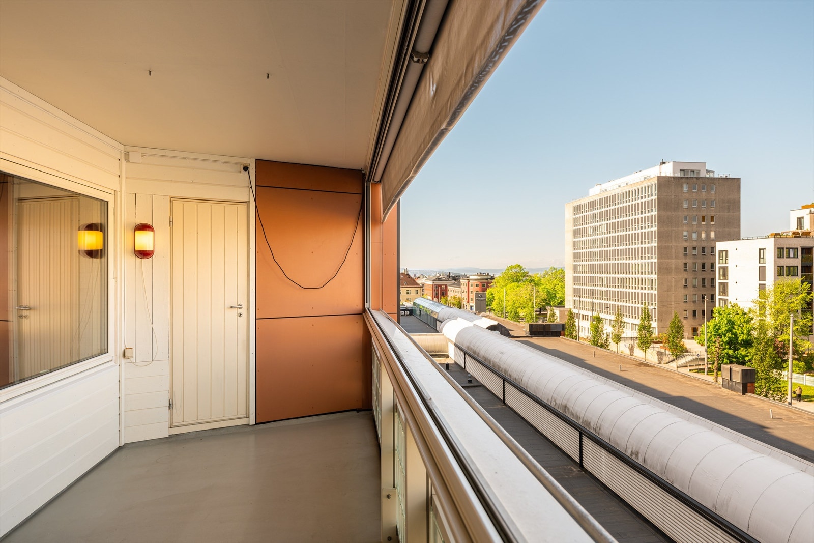 Fra stuen er det utgang til en nordvestvendt balkong på 12 m². Galleribilde