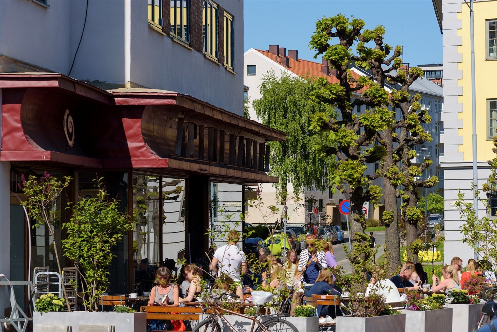 Flere hyggelige kafeer og serveringssteder i nærområdet. Galleribilde