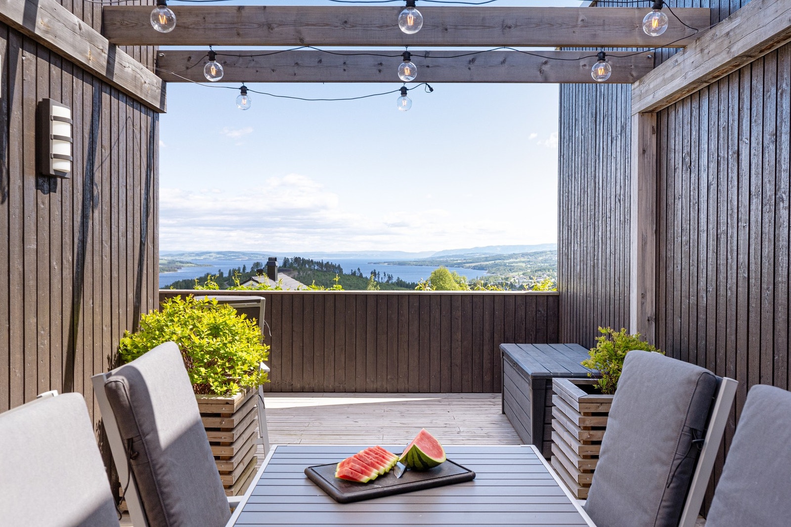 I tillegg har du flott utsikt utover byen og Mjøsa. Galleribilde