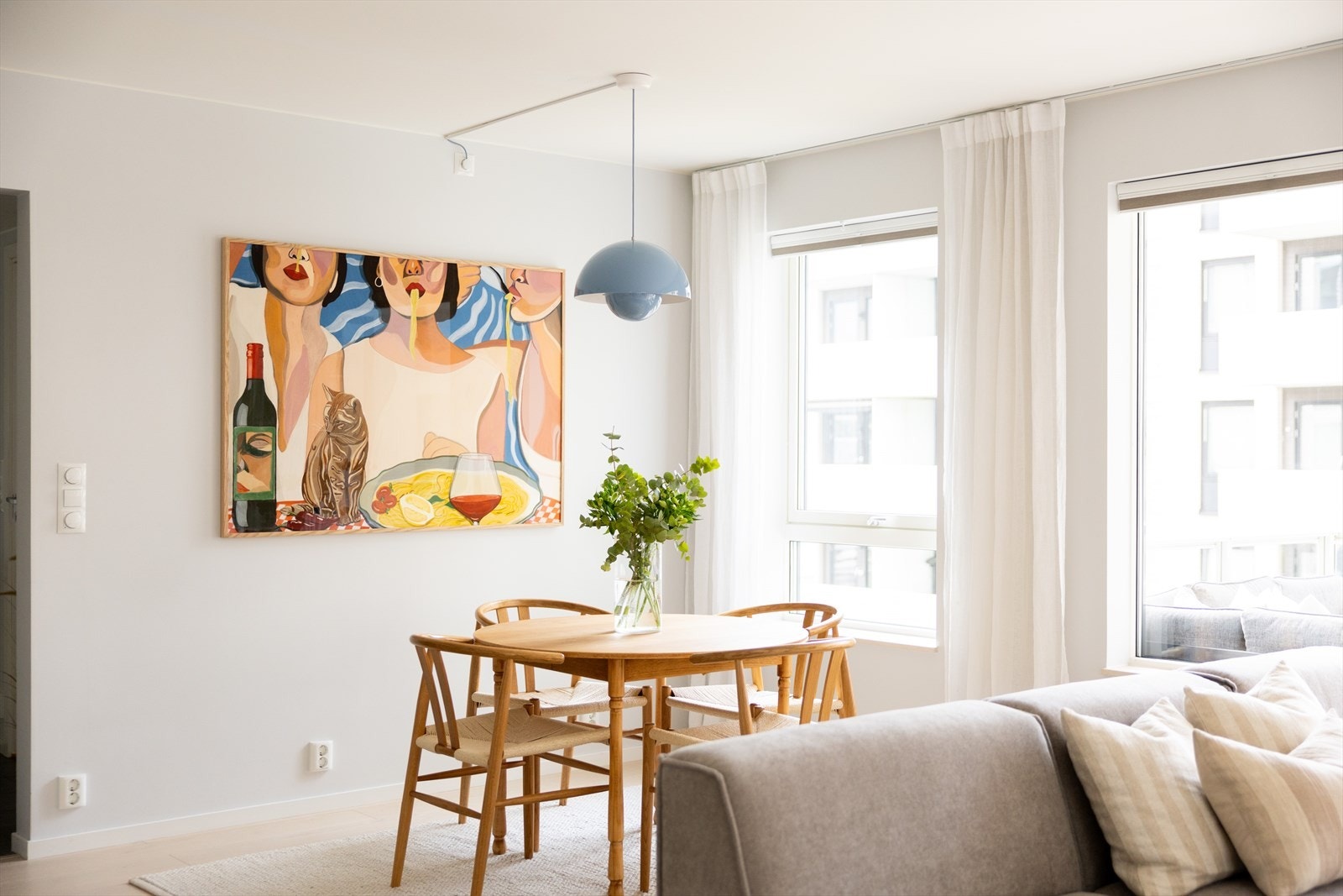 Spisetuen er i dag naturlig plassert bak sofagruppen Galleribilde