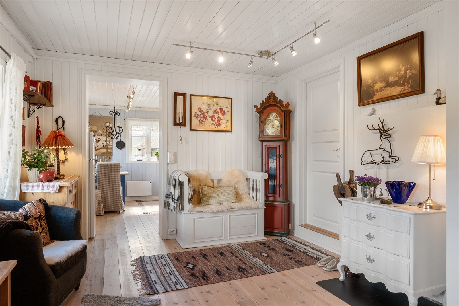 Fra stua er det tilgang til soverommene. Galleribilde