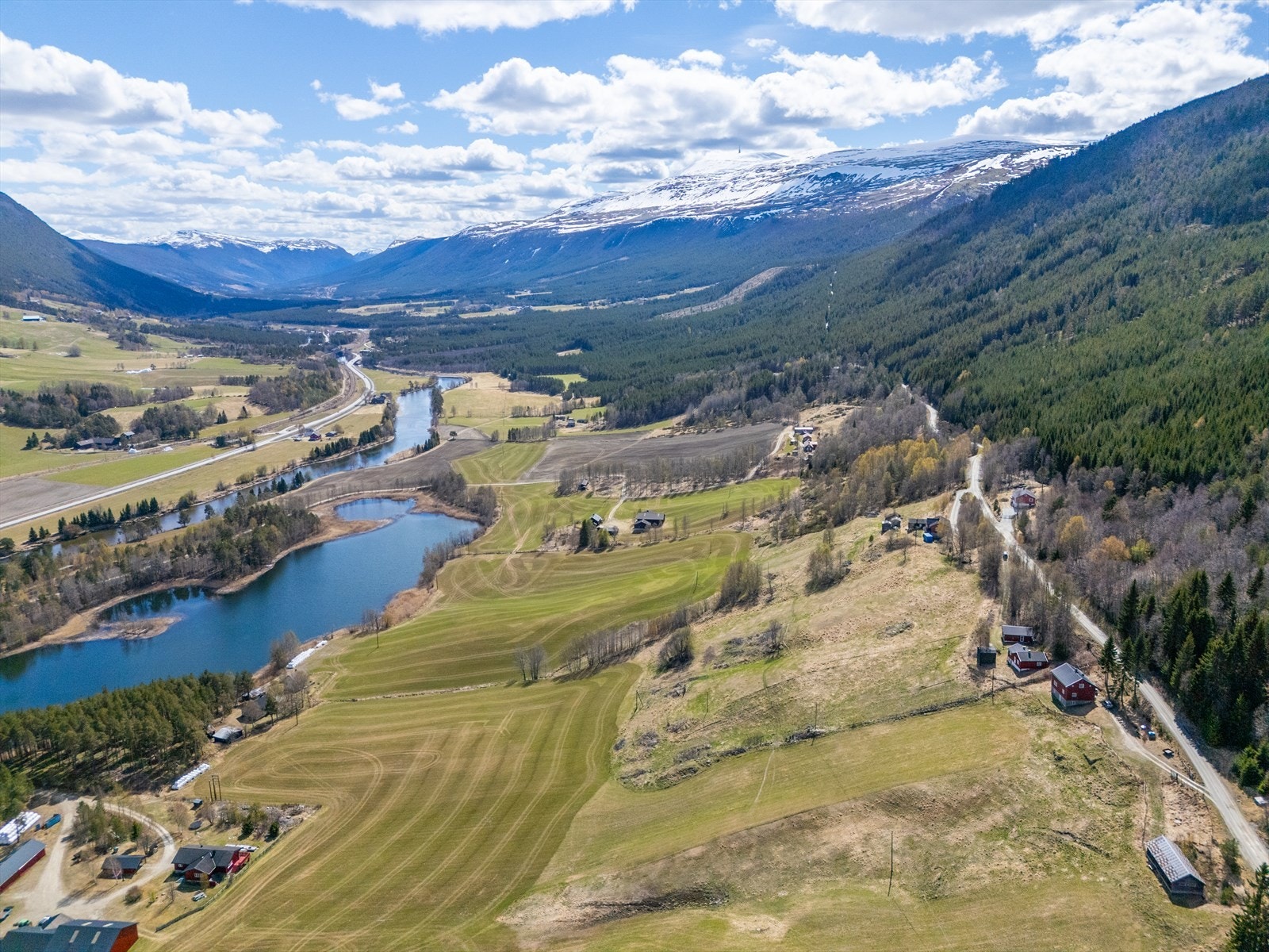 Dovre stasjon ligger ca. 2,2 km unna. Galleribilde