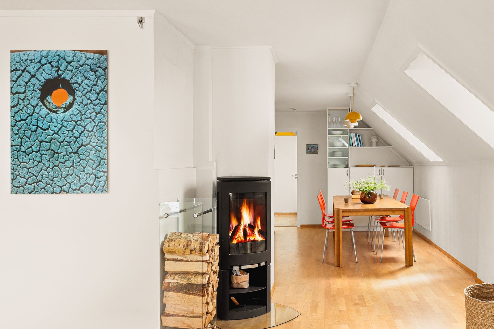 Vedovnen bidrar til både varme og hyggelig stemning på kjølige dager. Galleribilde