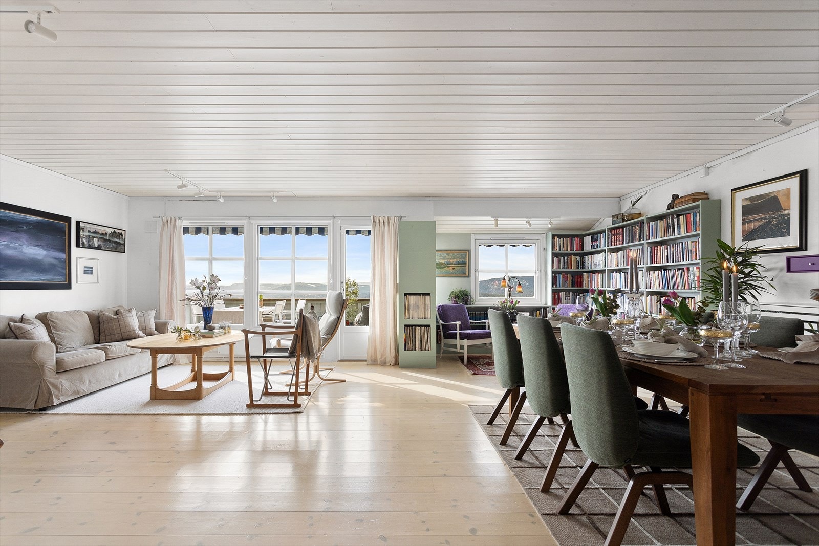 Dette er en hyggelig, innholdsrik og familievennlig bolig med attraktiv beliggenhet. Galleribilde