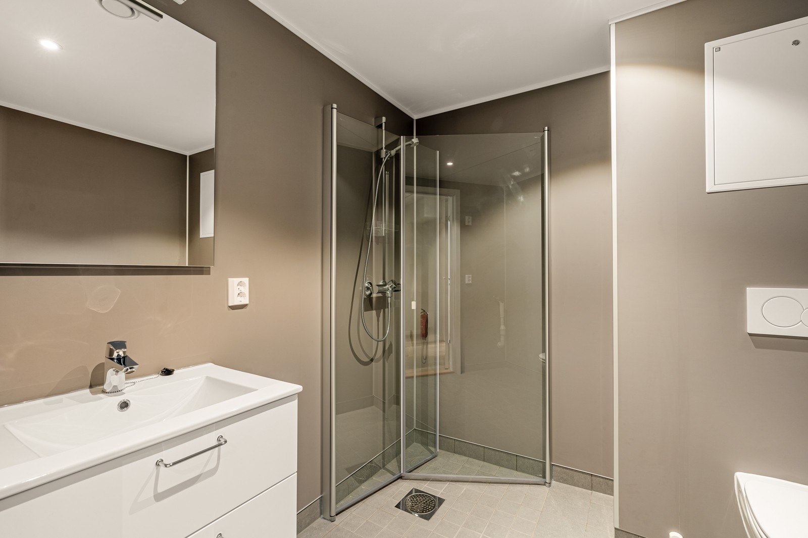 På badet er det opplegg for vaskemaskin, men selve vaskemaskin må skaffes selv. Galleribilde
