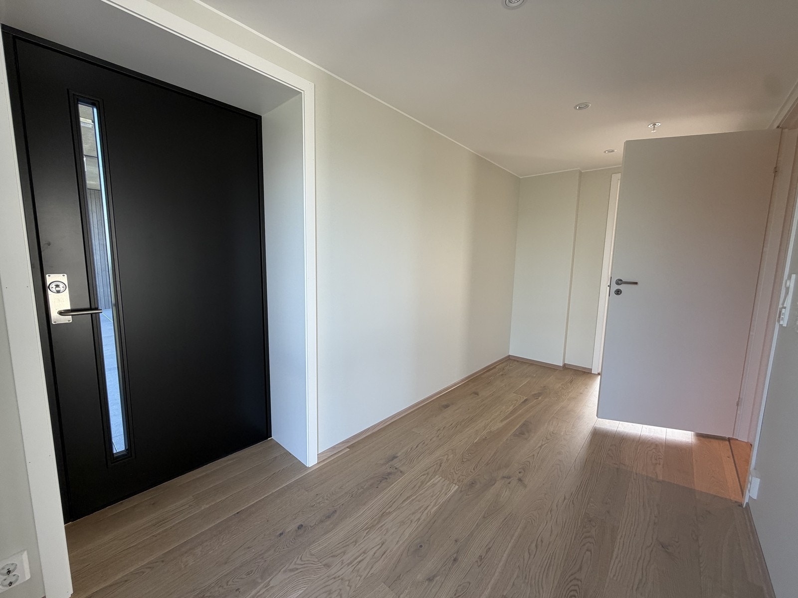 Lyst og innbydende inngangsparti. Galleribilde