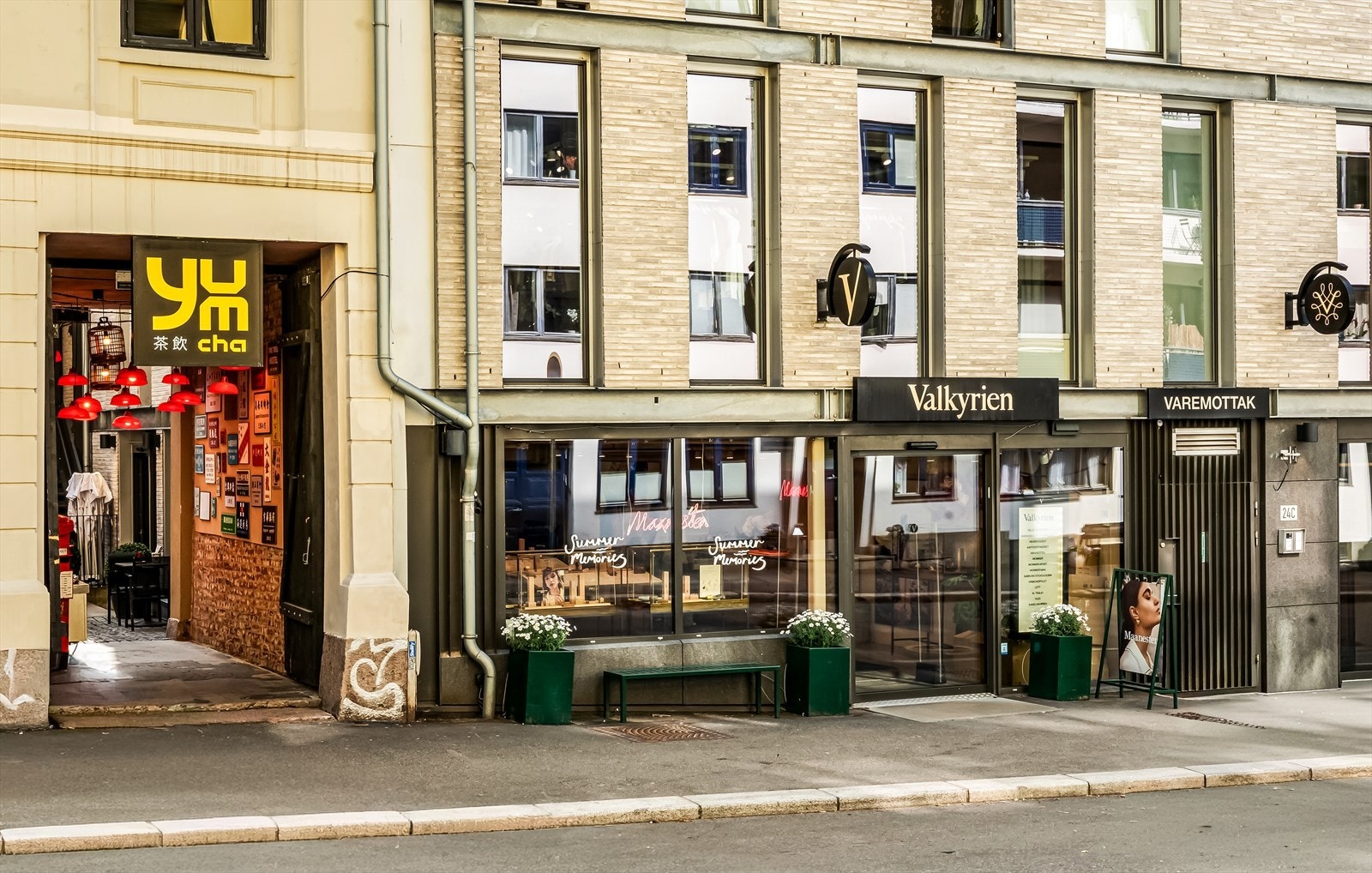Valkyrien har på kort tid blitt et naturlig møtested og destinasjon for livsnytere som ønsker å ta del i stemningen rundt Bogstadveien- Norges største og mest eksklusive handelsområde Galleribilde