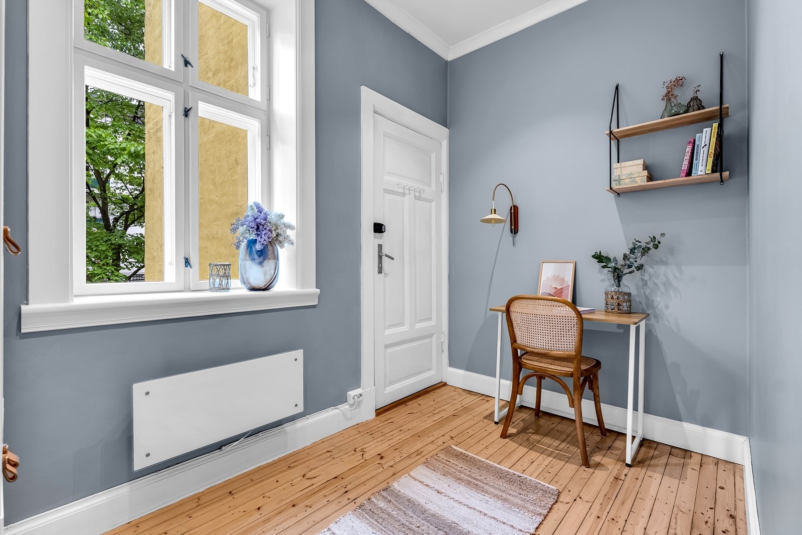 Soverom 2 er også romslig og tilbyr flere bruksmuligheter. Leiligheten har lave månedlige felleskostnader på kr 2 560,- Galleribilde