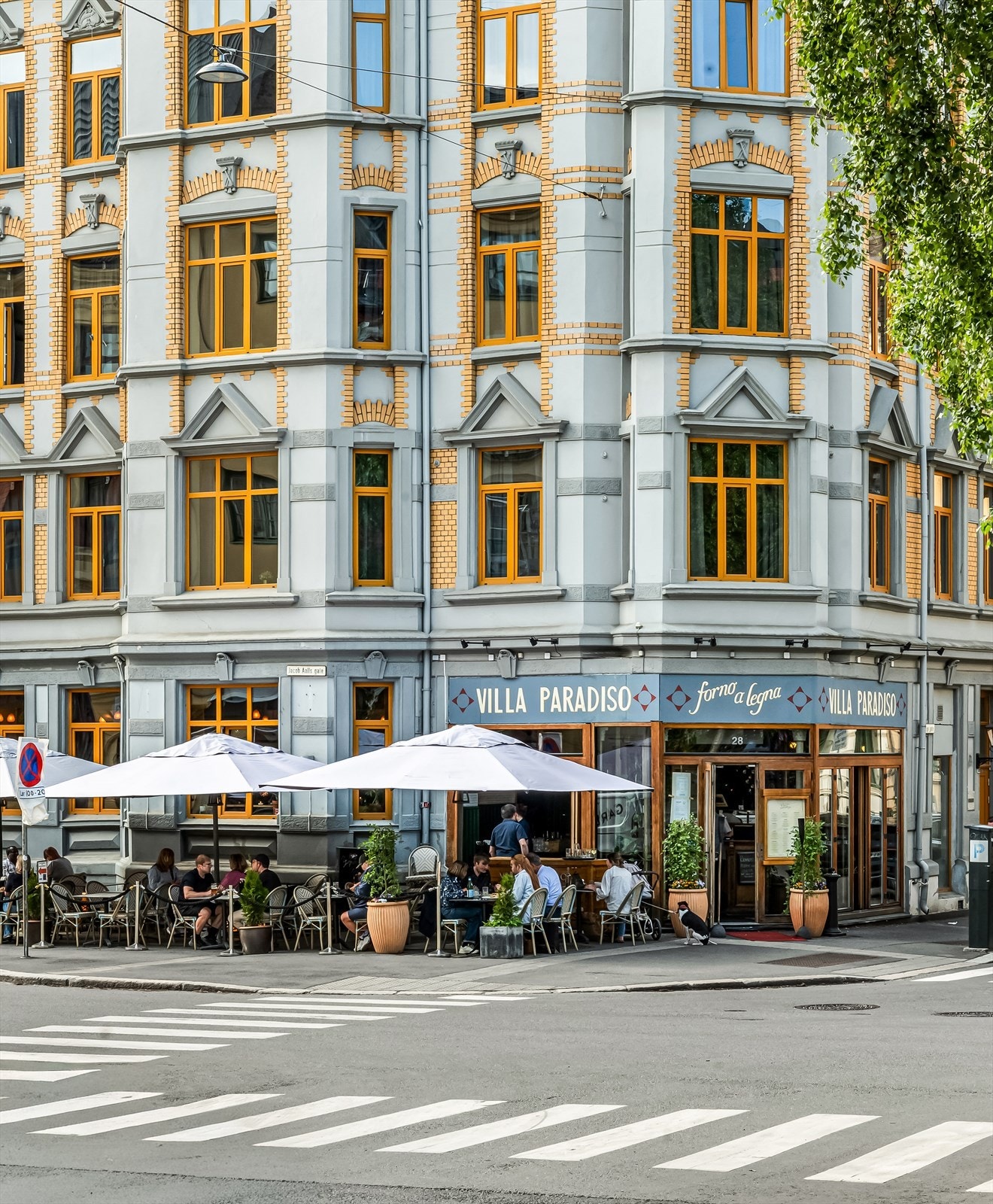 Her bor du i et av Oslos mest populære områder, bestående av pene og klassiske bygårder. Kort vei til "alt" Galleribilde