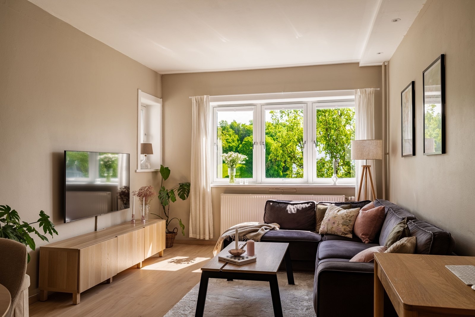 Sars´ gate 70 er en lys og sjarmerende 2-roms leilighet bestående av stue, kjøkken, soverom, bad og entré. Galleribilde