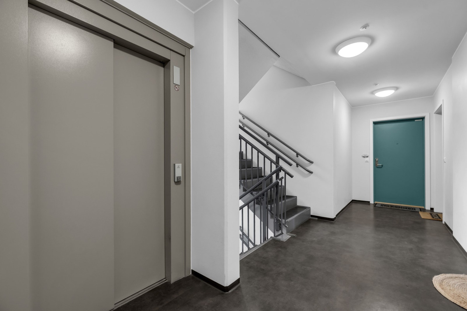 Felles trappeoppgang. Galleribilde