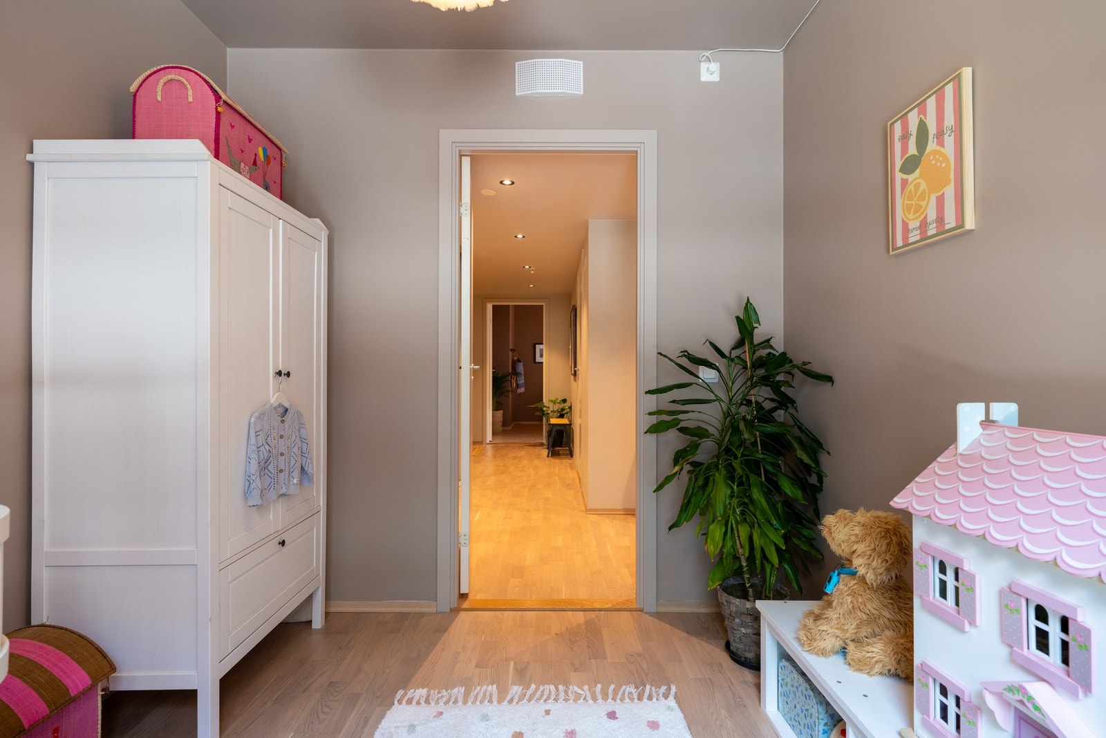 Rommet er perfekt som barnerom, gjesterom og/eller kontor - alt etter ønske og behov. Galleribilde