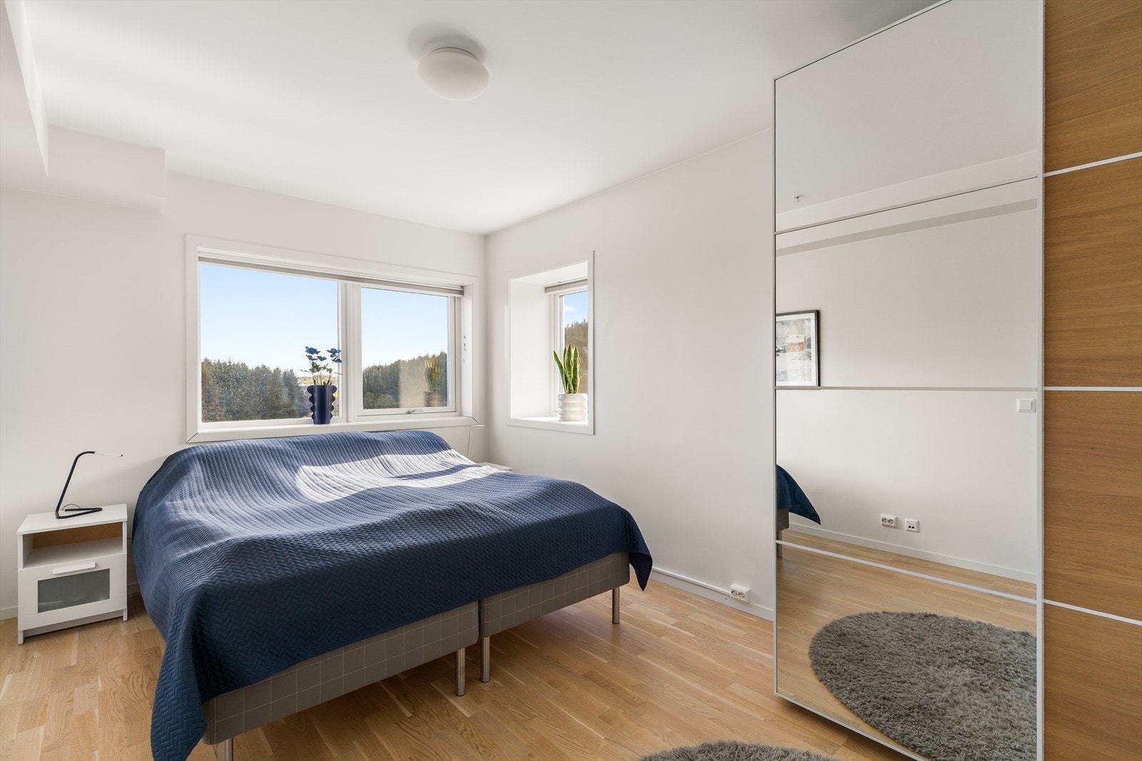 Hovedsoverommet har god plass til dobbeltseng og garderobeløsning. Galleribilde