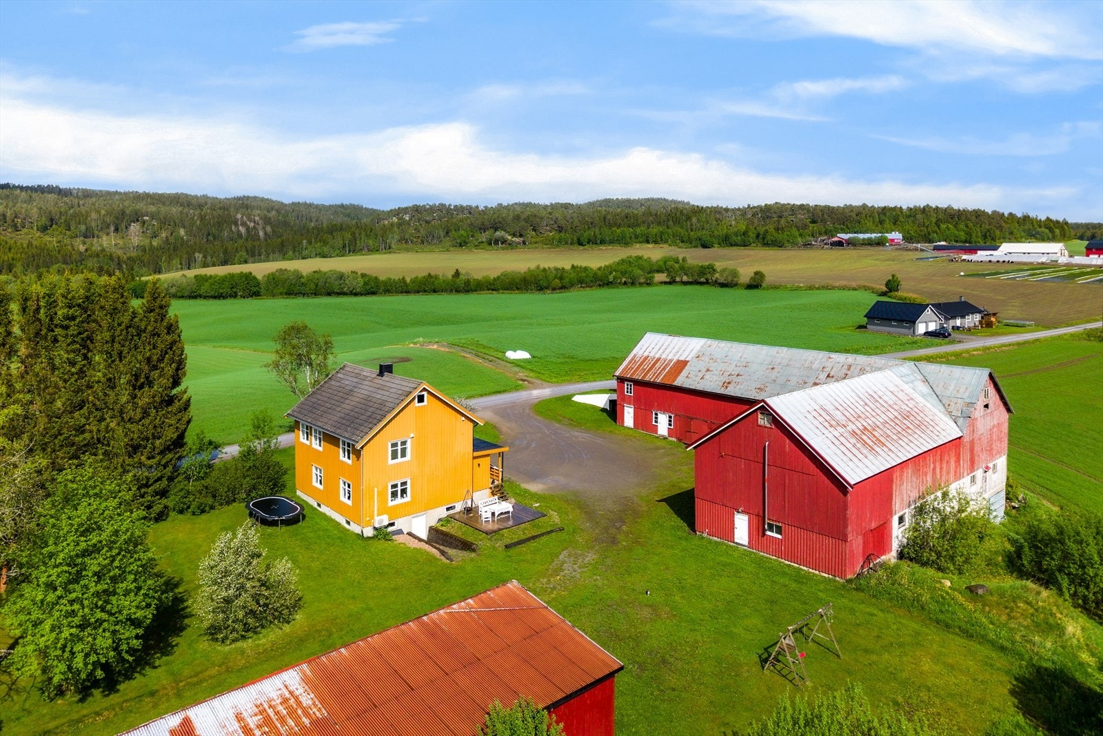 Dronefoto over eiendommen Galleribilde