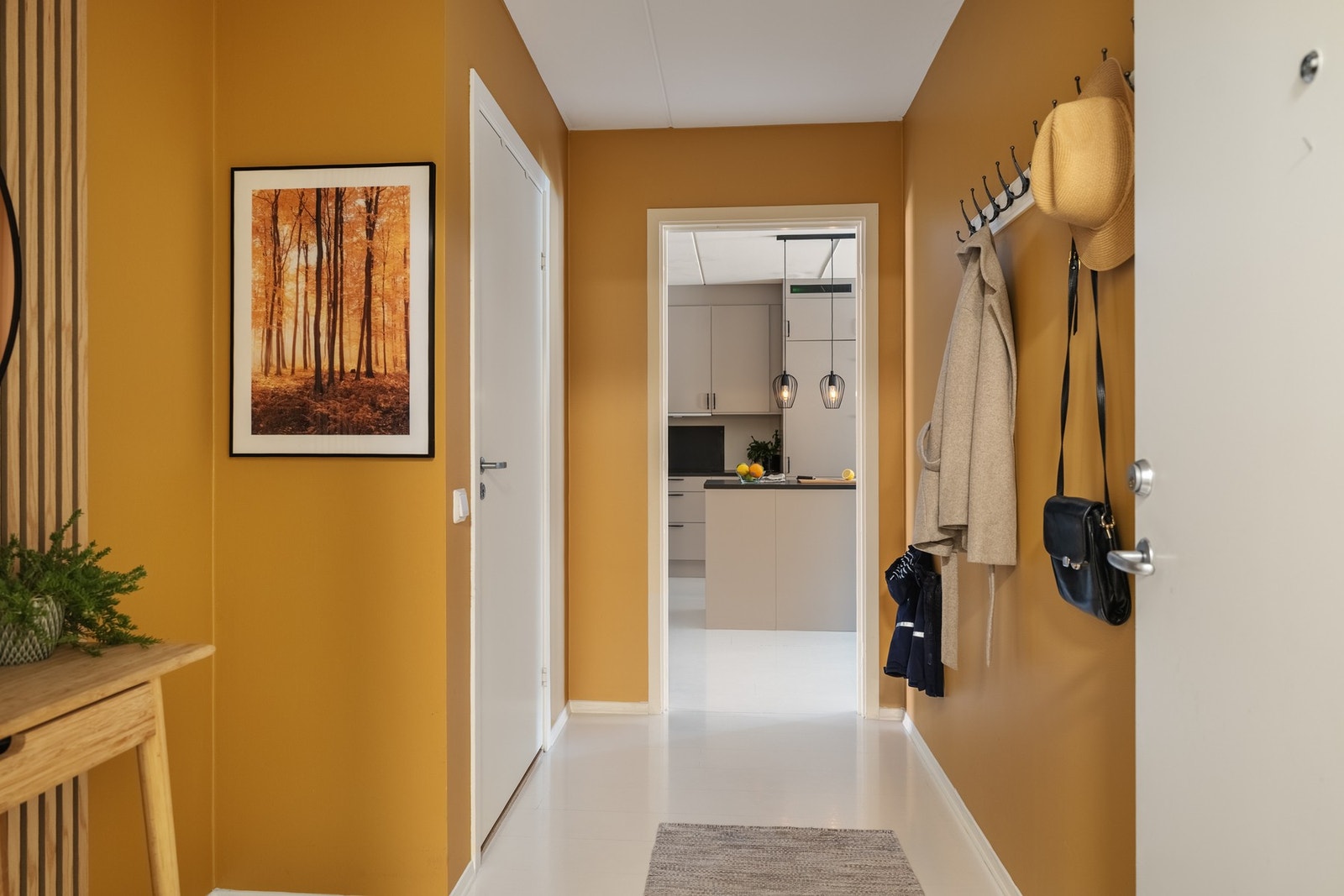 Ved inngangspartiet har man tilgang til en praktisk innvendig bod. Galleribilde