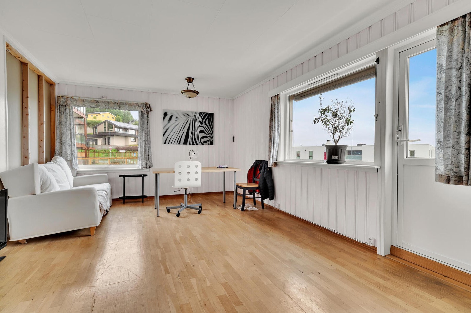 Boligen har lik planløsning, foruten 1.etasje hvor det er satt inn et ekstra soverom. Galleribilde