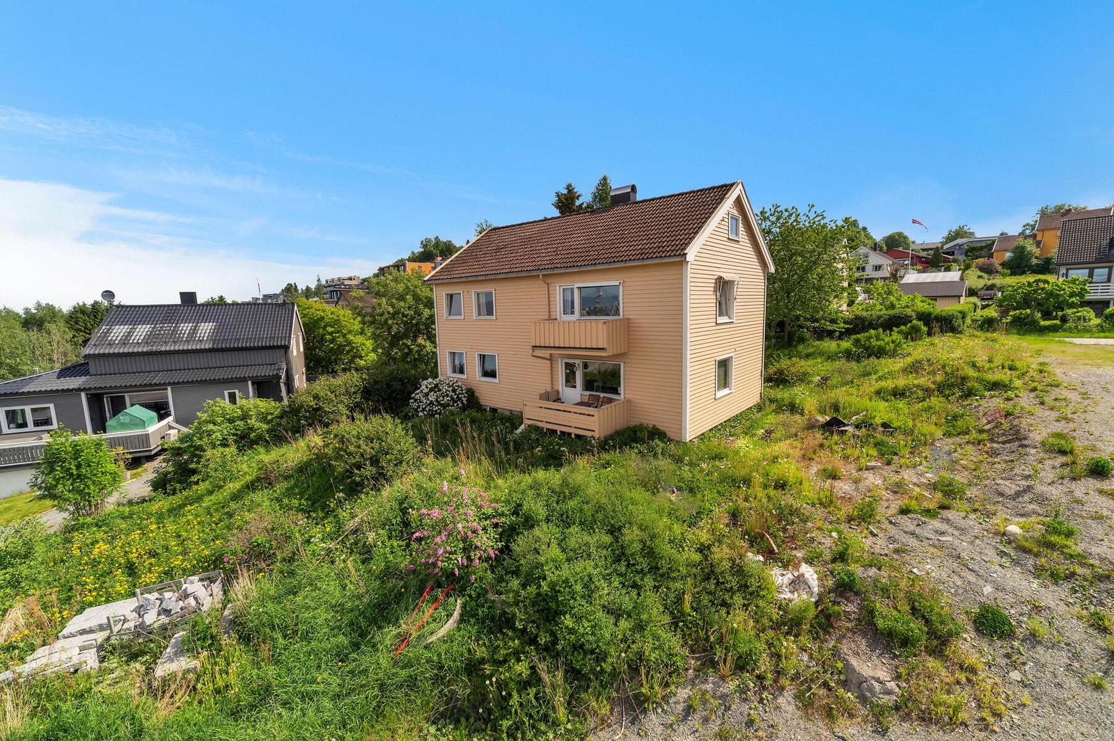 EiendomsMegler 1 v/Oliver Andreassen har gleden av å presentere Steinanvegen 32! (Foto: Jens Martin Nervik, Krokstad&Nervik) Galleribilde