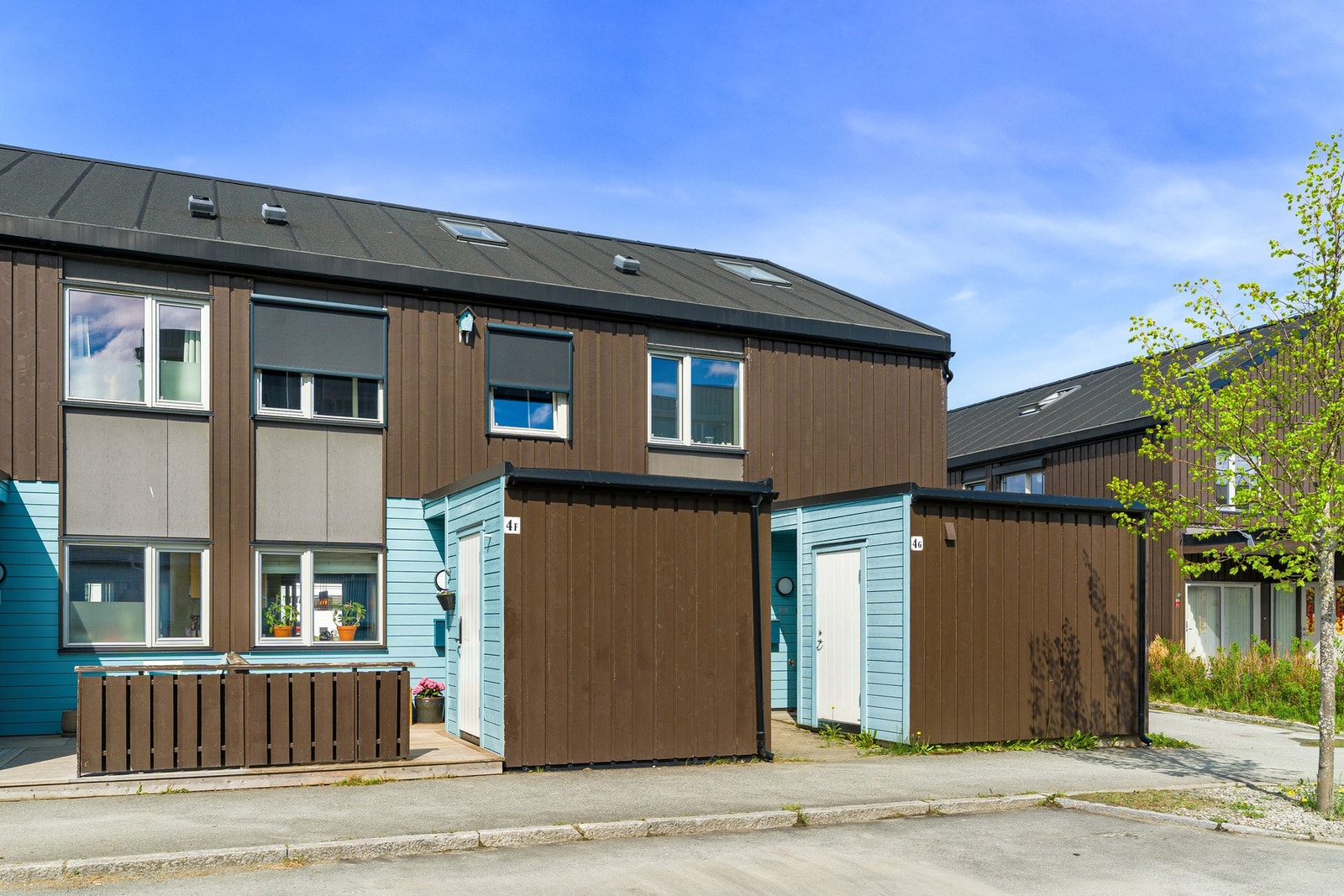 Meget praktisk sportsbod på 7,1 kvm ved inngangspartiet. Galleribilde