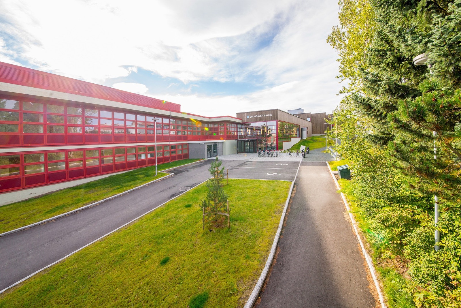 Gangavstand til Brundalen skole og et steinkast til nærmeste barnehage. Galleribilde