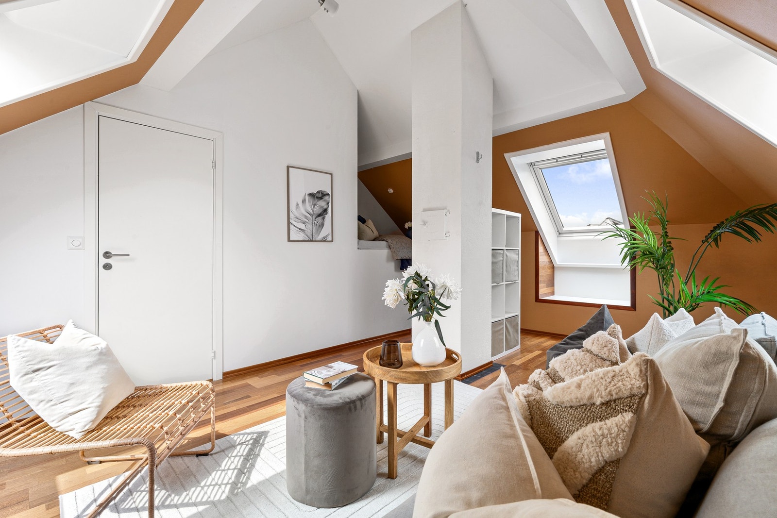 Loftsetasjen byr på stue nr. 2 Galleribilde