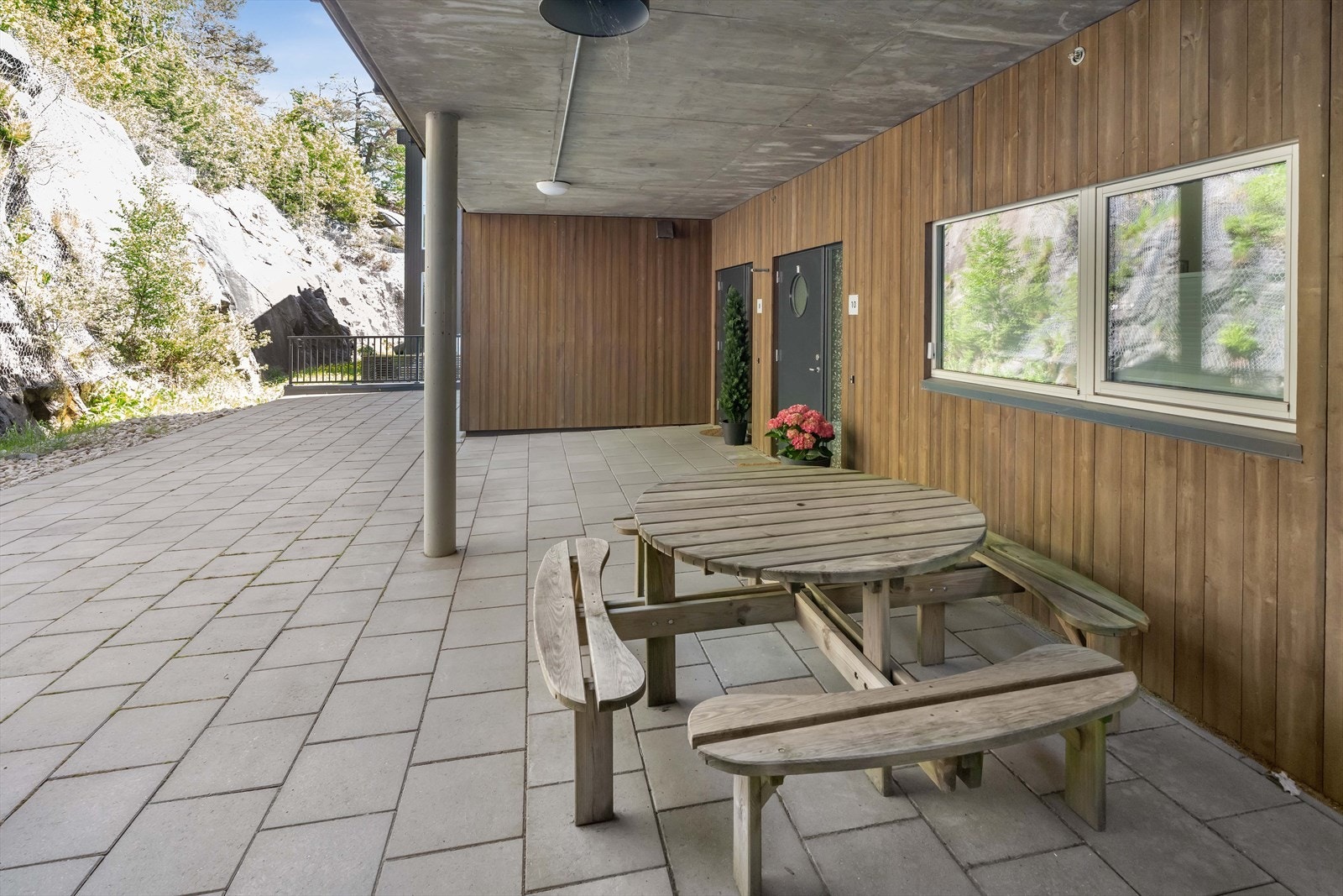 Felles, overbygget uteområde. Galleribilde