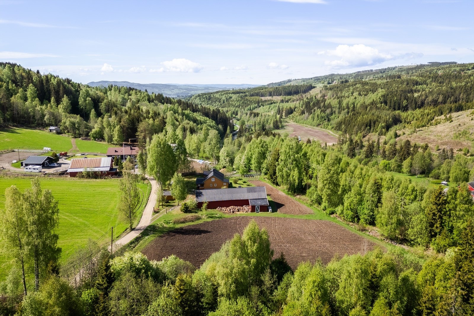 For deg som elsker naturen, er Mausetvegen 535 det perfekte stedet. Her har du fine tur- og rekreasjonsområder i nærområdet. Galleribilde