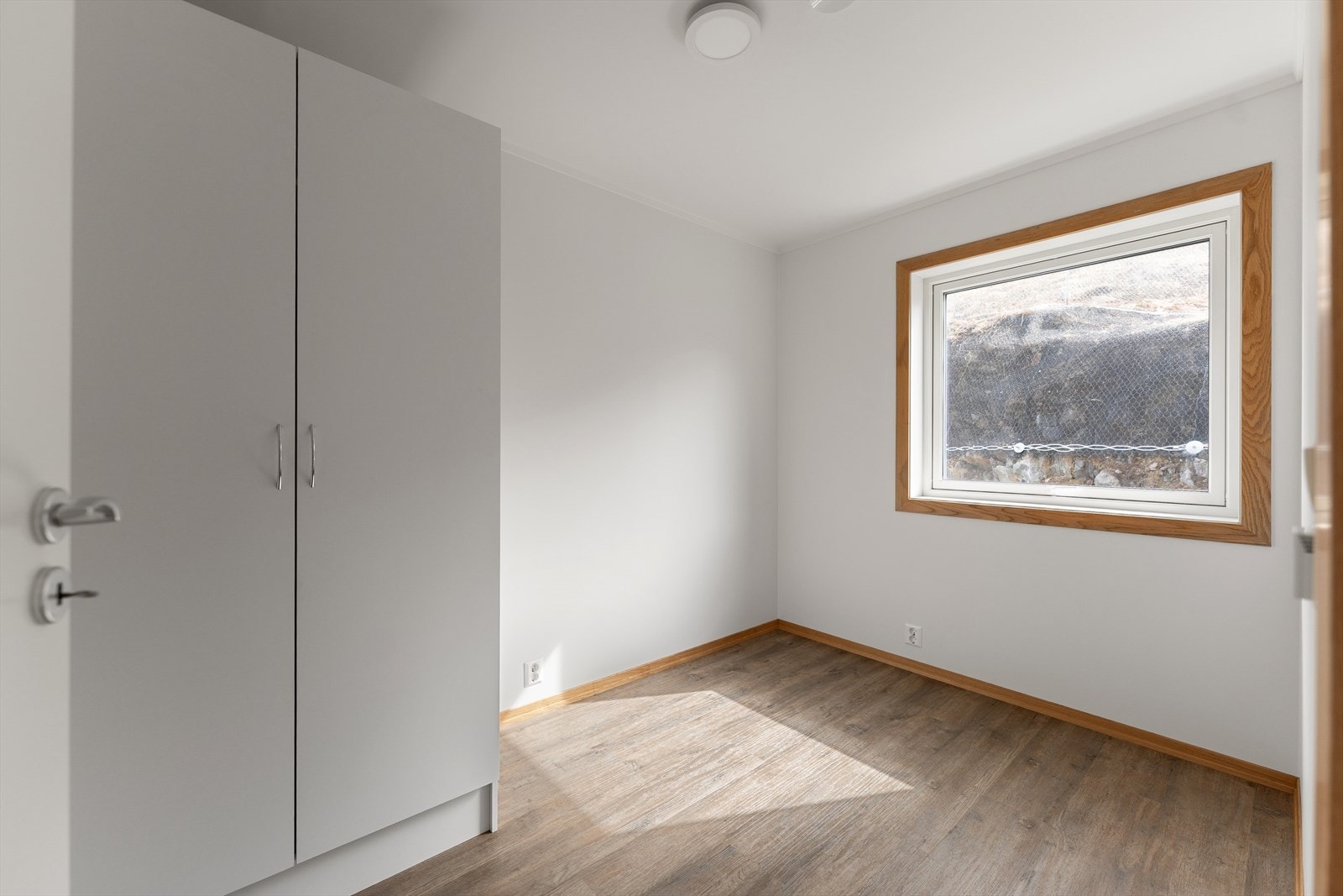 Soverom 2 i 2.etg- Lyst soverom med plass til soveromsmøbler og garderobeskap. Galleribilde
