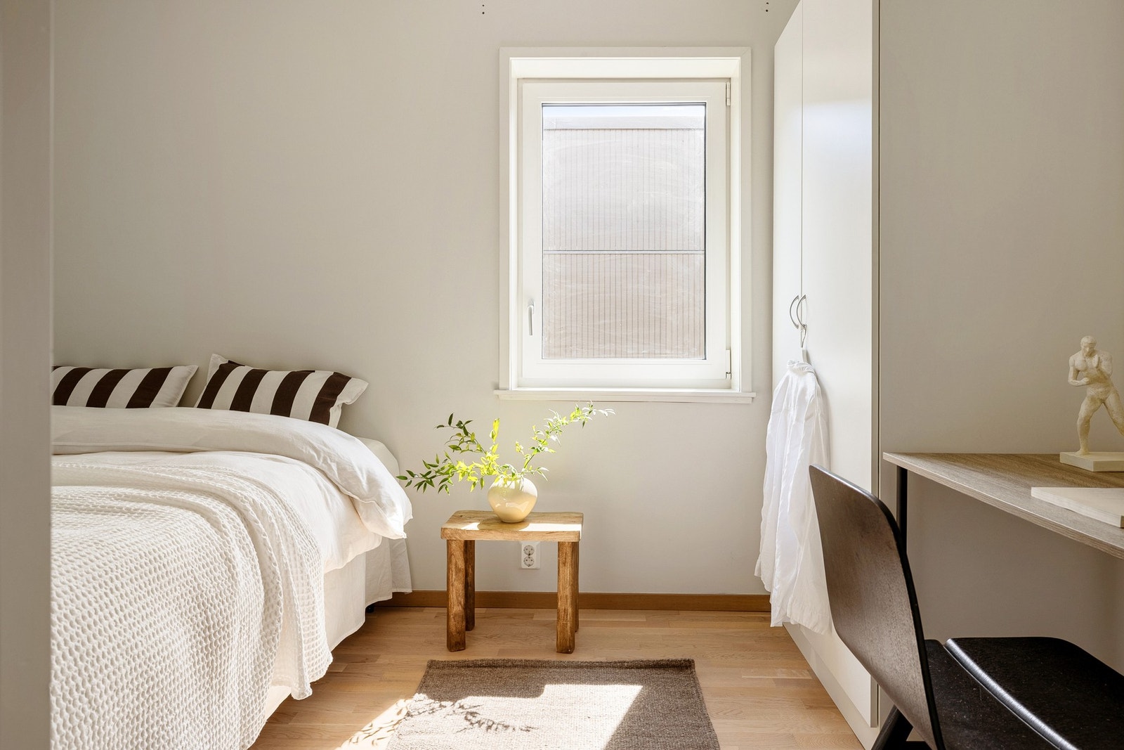 Leiligheten har to innbydende soverom. Galleribilde